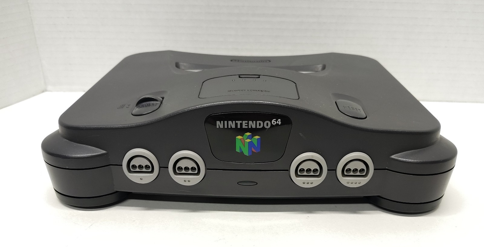 Nintendo N64 NUS-001 JPN 2 Games – 2 Controllers & Plays US & Japanese Games