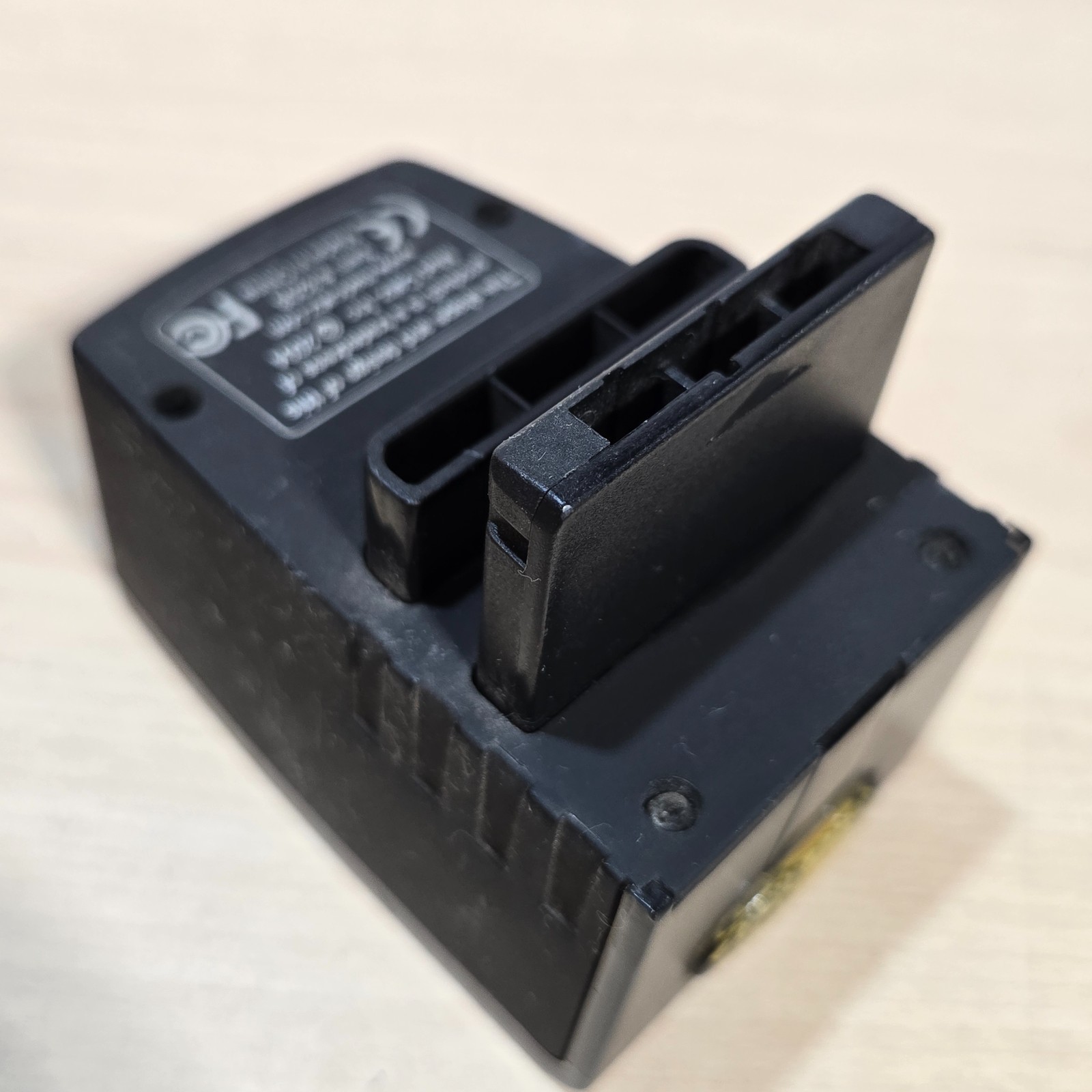 Mad Catz Multi-Player Adapter w/ Memory Slot for PlayStation 2 Vintage video