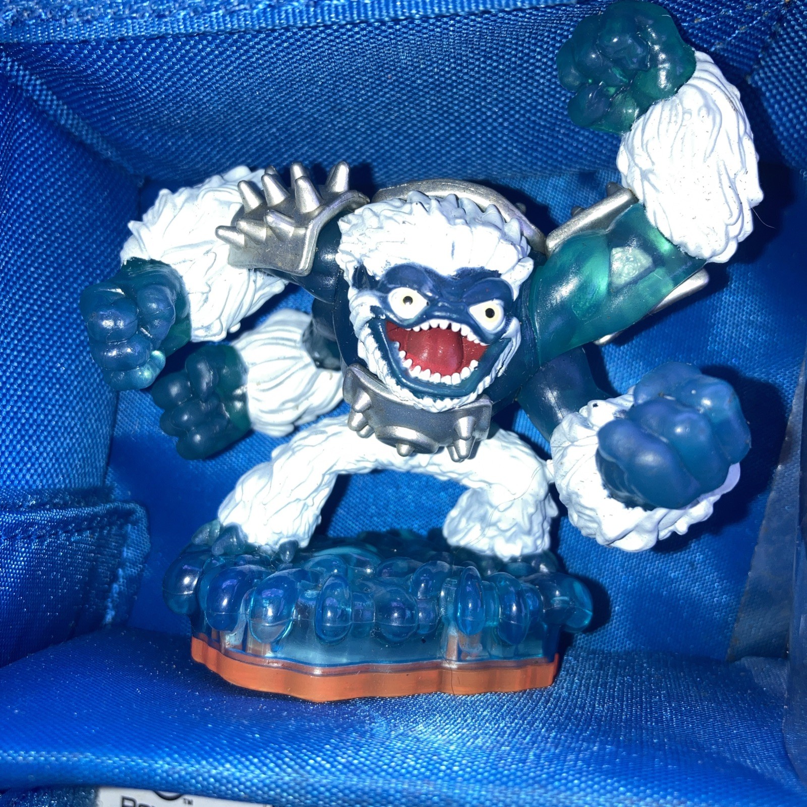 Skylanders Travel Case With 22 Skylanders