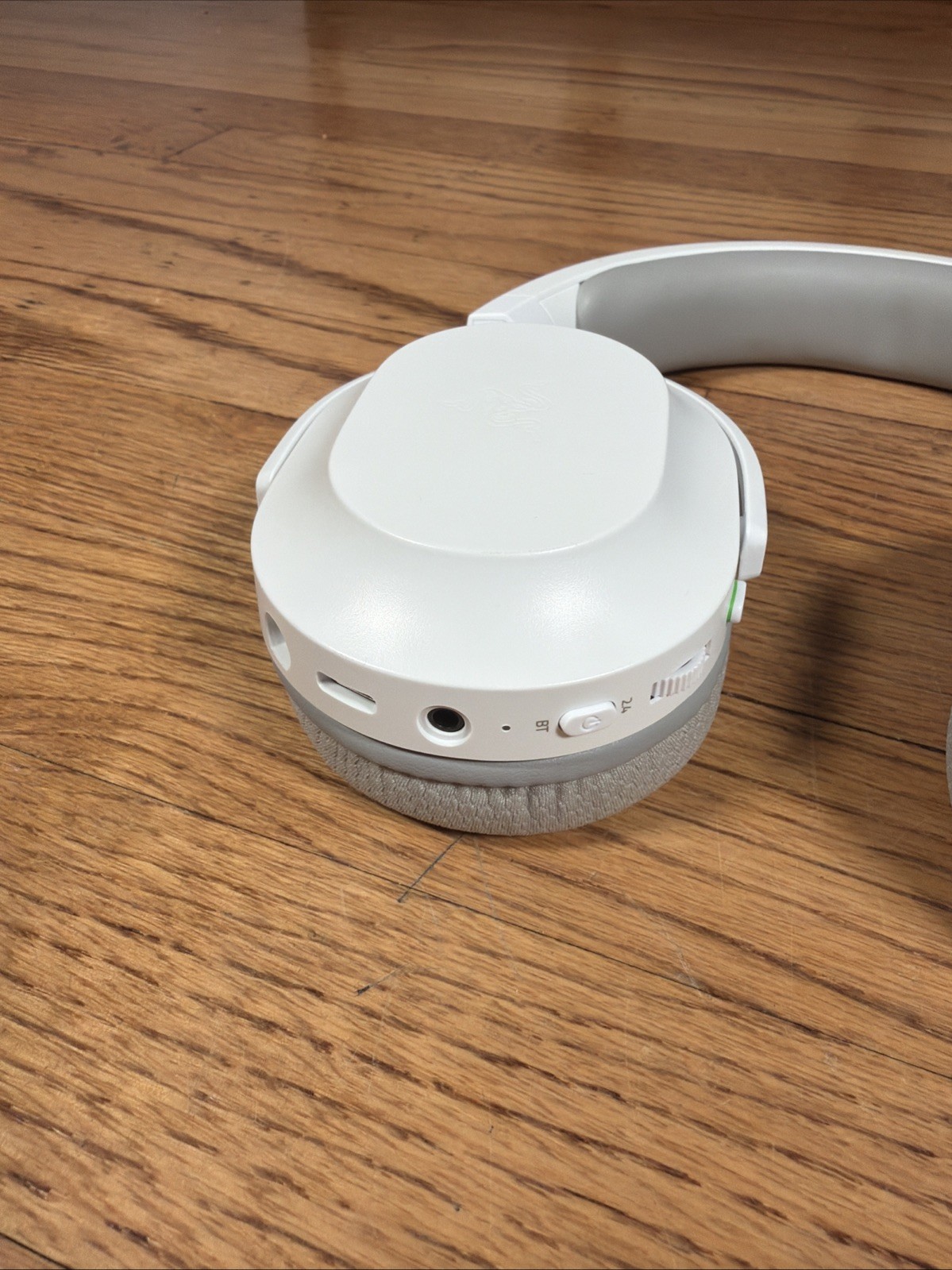 Razer Barracuda X Mercury Edition Wireless Bluetooth Gaming Headset – White
