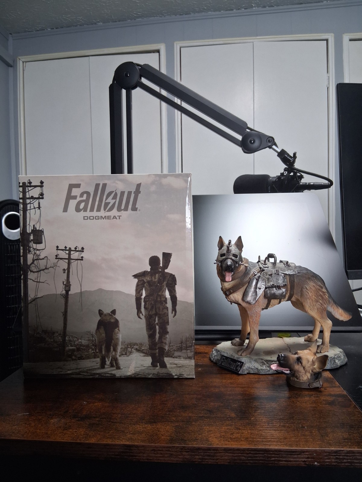 Chronicle Collectibles Exclusive Bethesda Fallout Dogmeat Statue New Dented Box