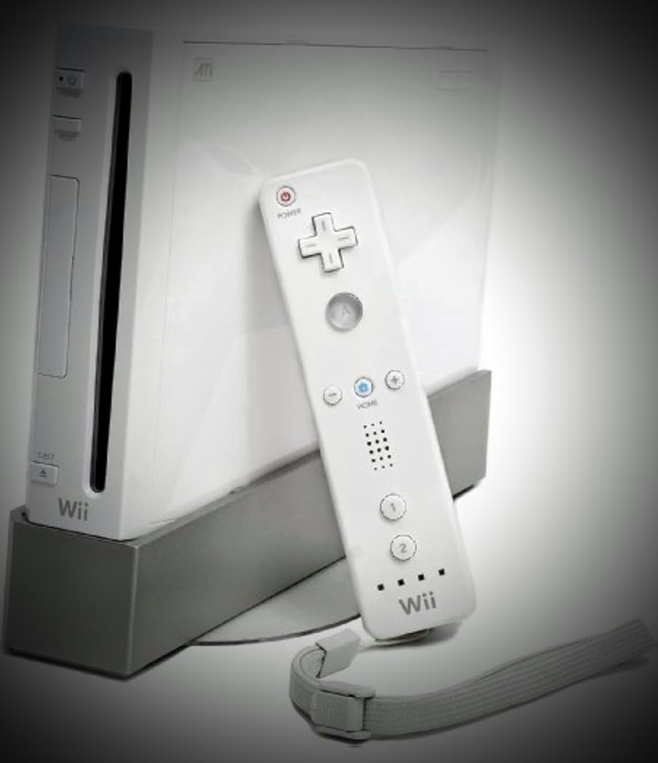 Nintendo Wii RVL-001 White Console w/ Wii Remote & Stand, 480p Wi-Fi 512MB