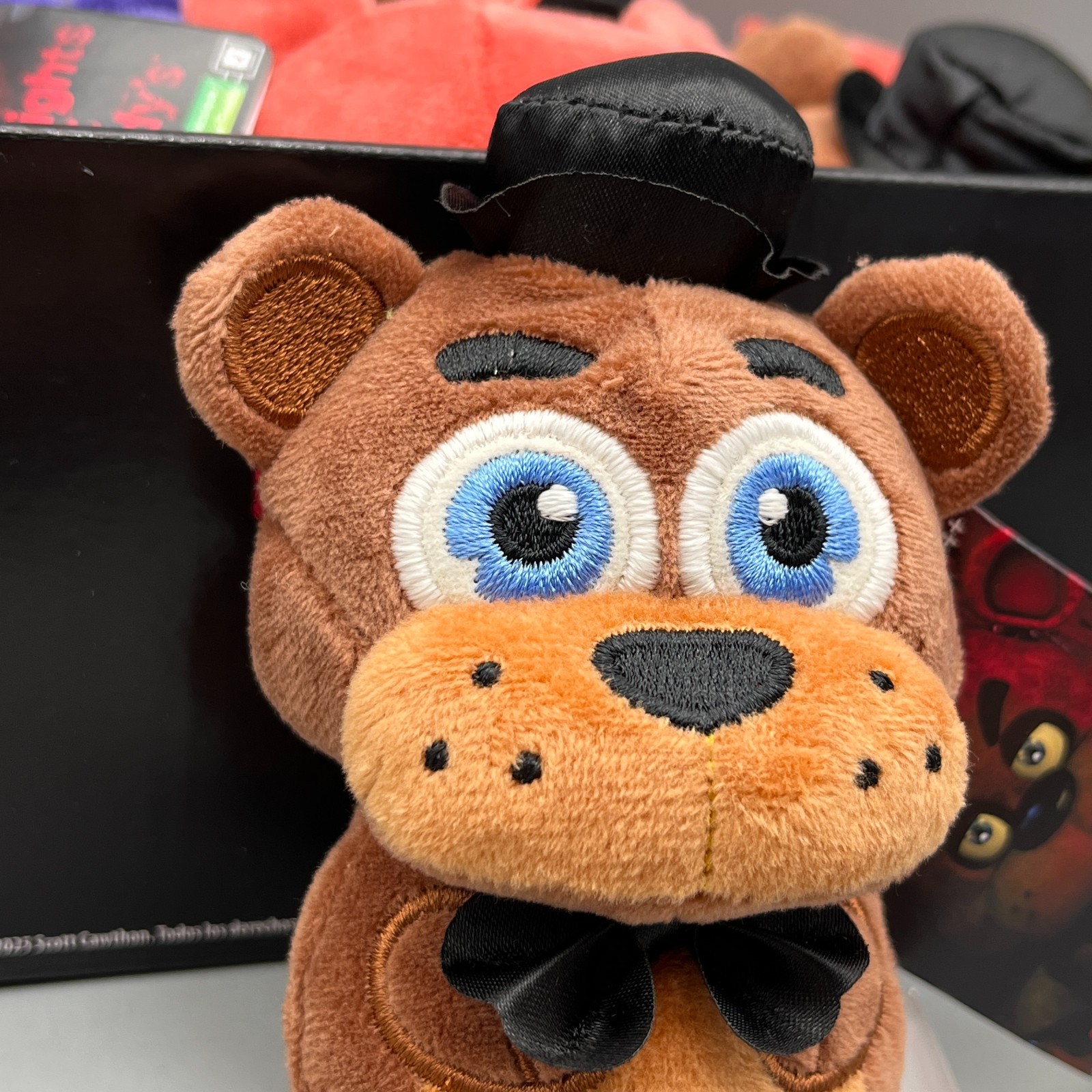 Jazwares FNAF 2025 4″ Mini Plush Set 5 GLOW EYES Freddy Bonnie Chica Foxy Golden
