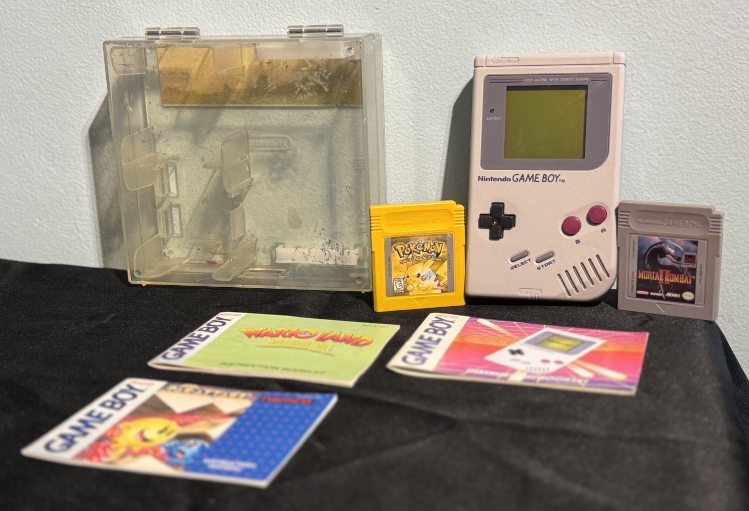 Nintendo Game Boy System Bundle Pokémon Special Pikachu Edition & Mortal Combat