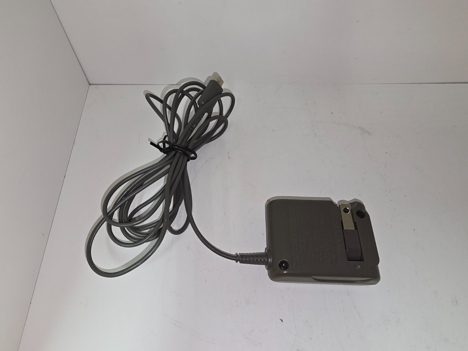 Nintendo usg-002 – A/C adapter