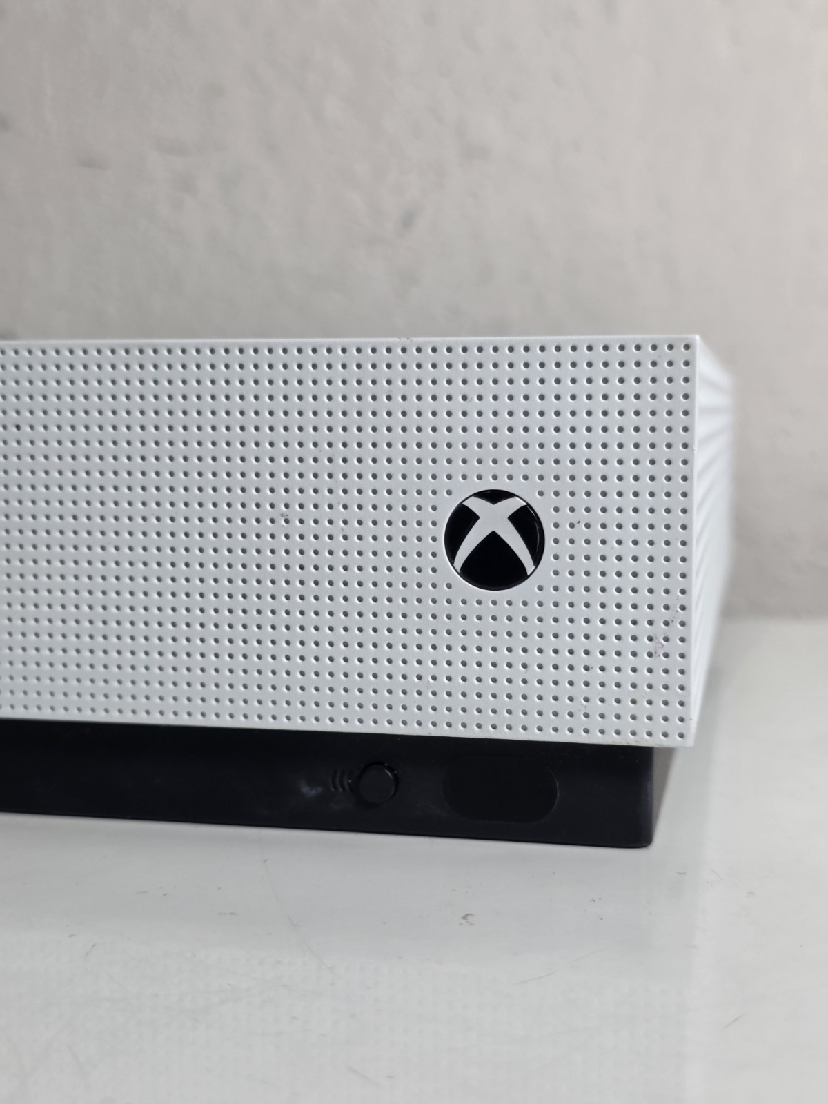 Microsoft Xbox One S (Model 1681) 500GB Gaming System Console W/ Wires Tested