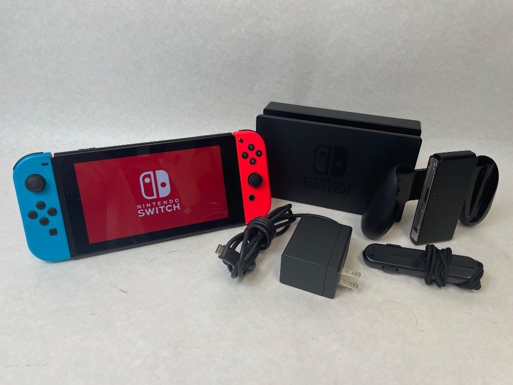 32GB Nintendo Switch Console V2 w/128GB SD, Dock, ACC