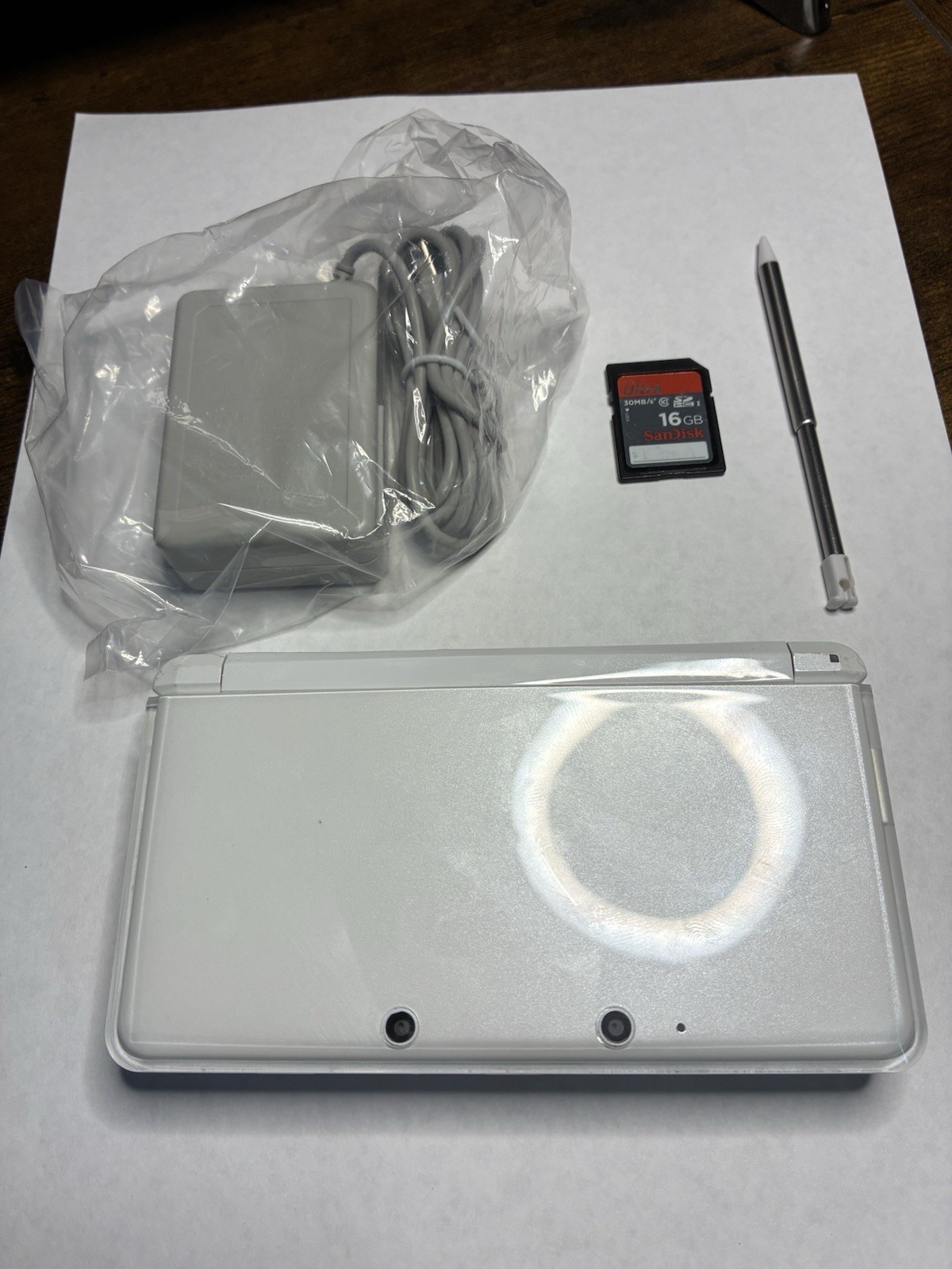 Nintendo Nintendo 3DS White Handheld System w/ Wi-Fi, Headphone Jack