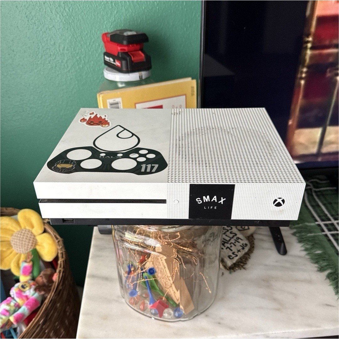 Microsoft Xbox One S 1TB Console 4K UHD Blu-Ray Compatible White/Black