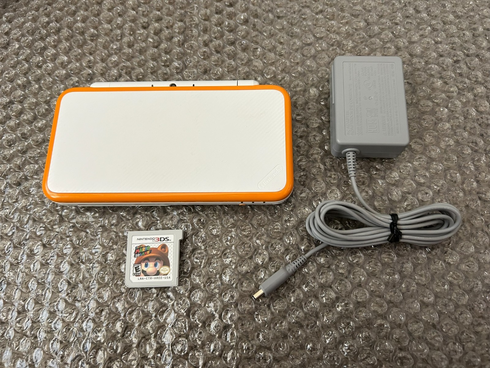 Nintendo 2DS XL System White and Orange + Super Mario 3D Land bundle lot console