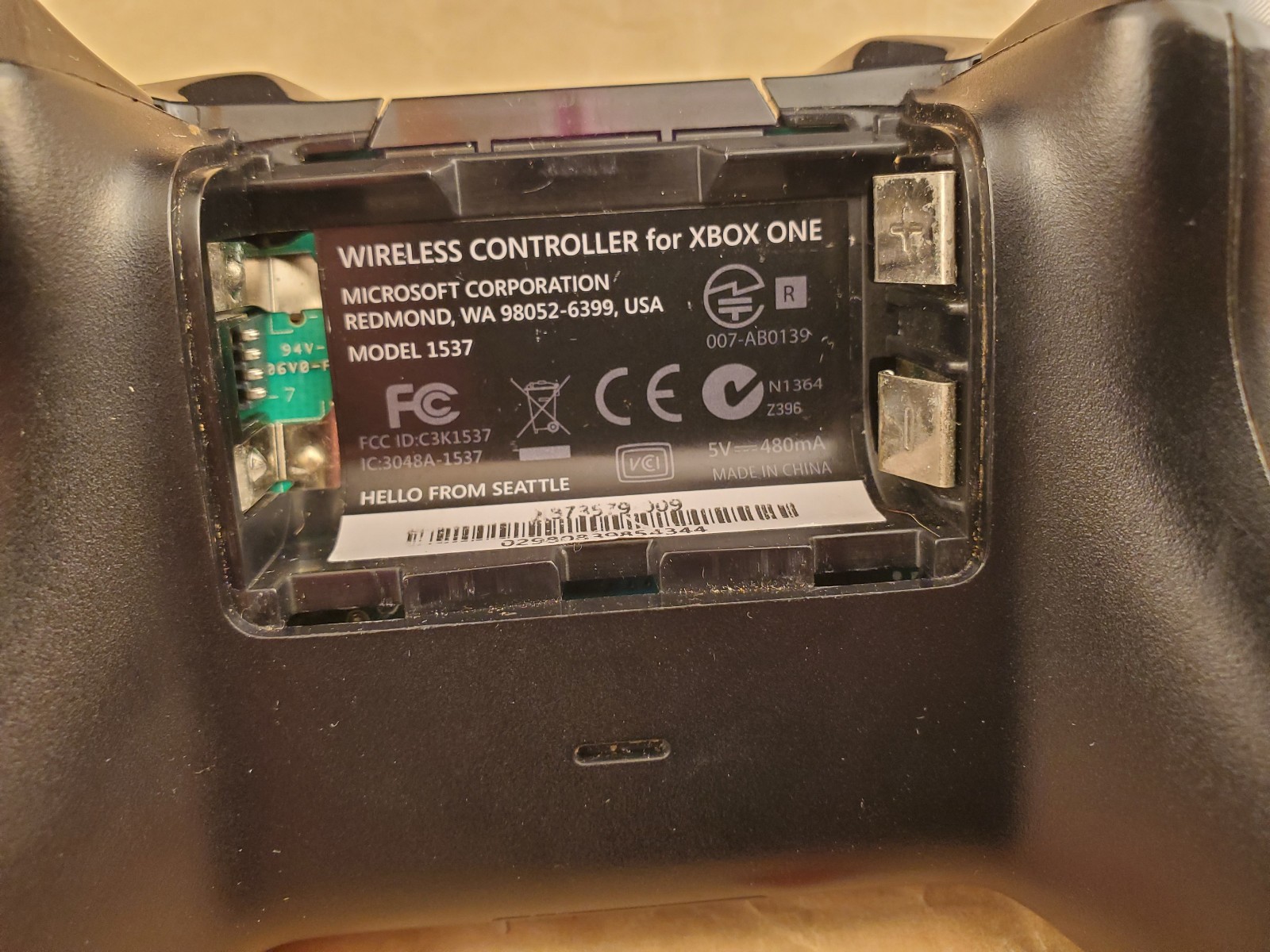 FOUR (4) Xbox One/Series Wireless Controller 1537 (3) 1914 (1) does not power on