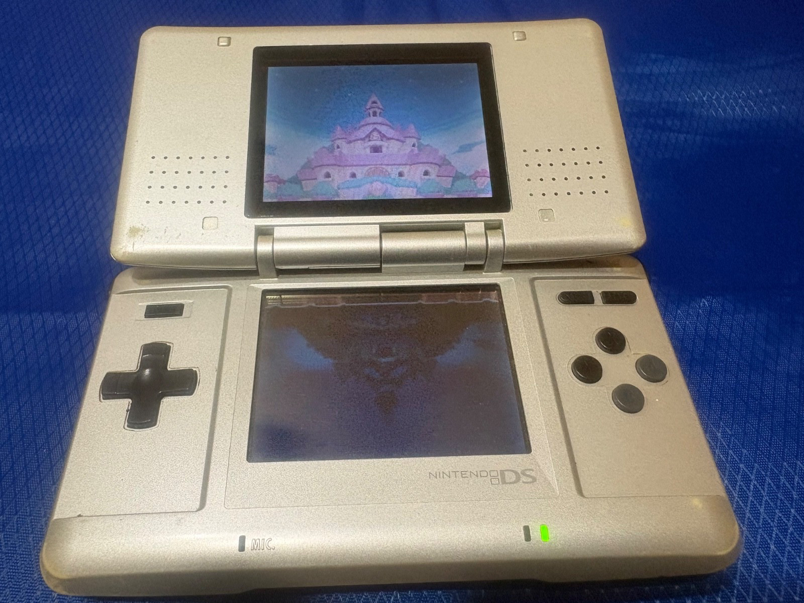 Nintendo DS Handheld System – Silver tested and working