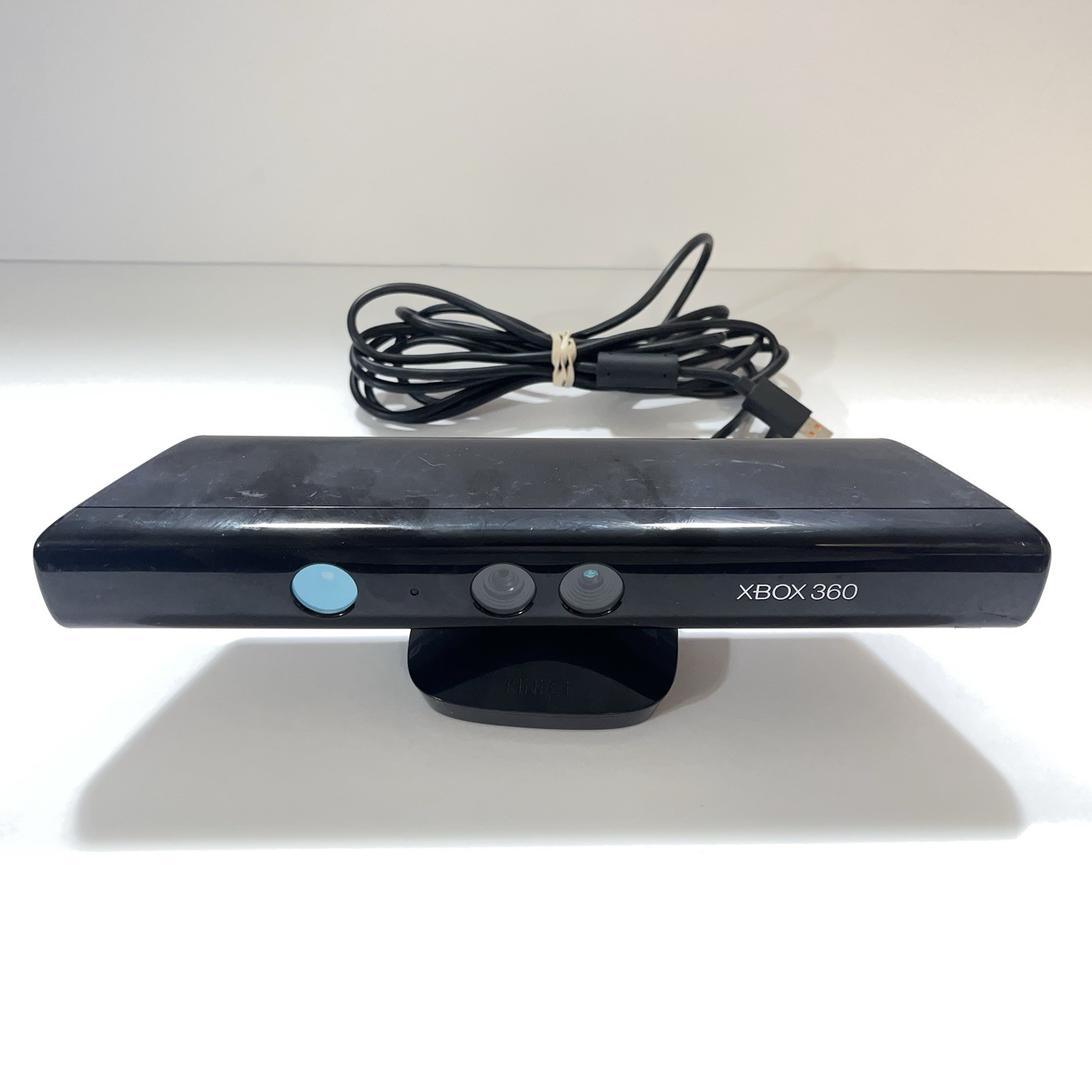 XBOX 360 Console, 4 Games, Kinect, 2 Controllers, AV Cords
