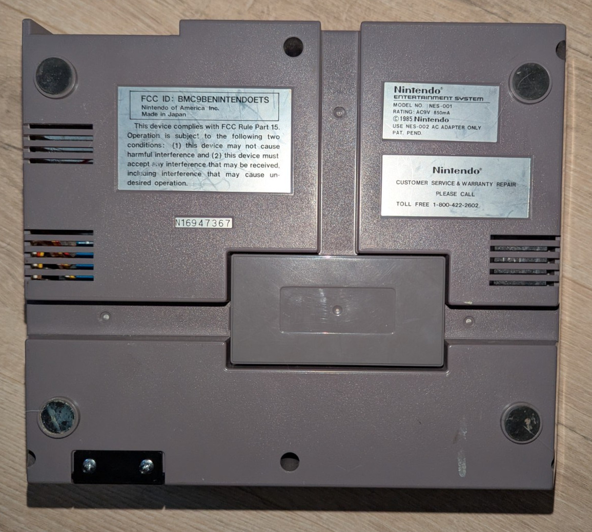 Original Nintendo NES Entertainment System w/ Super Mario Bros 1-3 & Game Genie