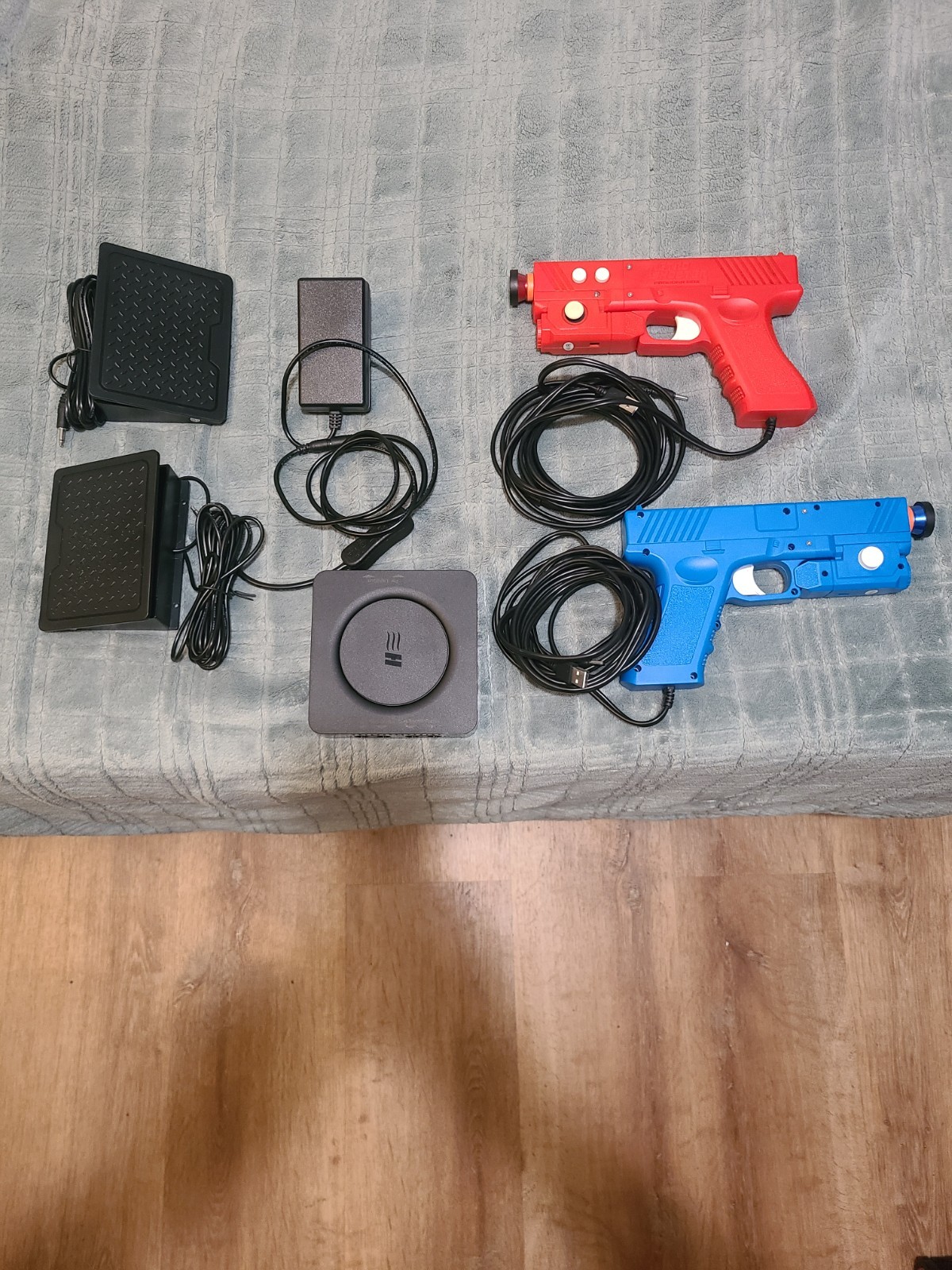 Retro Shooter Pandora Box Home Console USB Light Gun Set w/ Red & Blue Guns