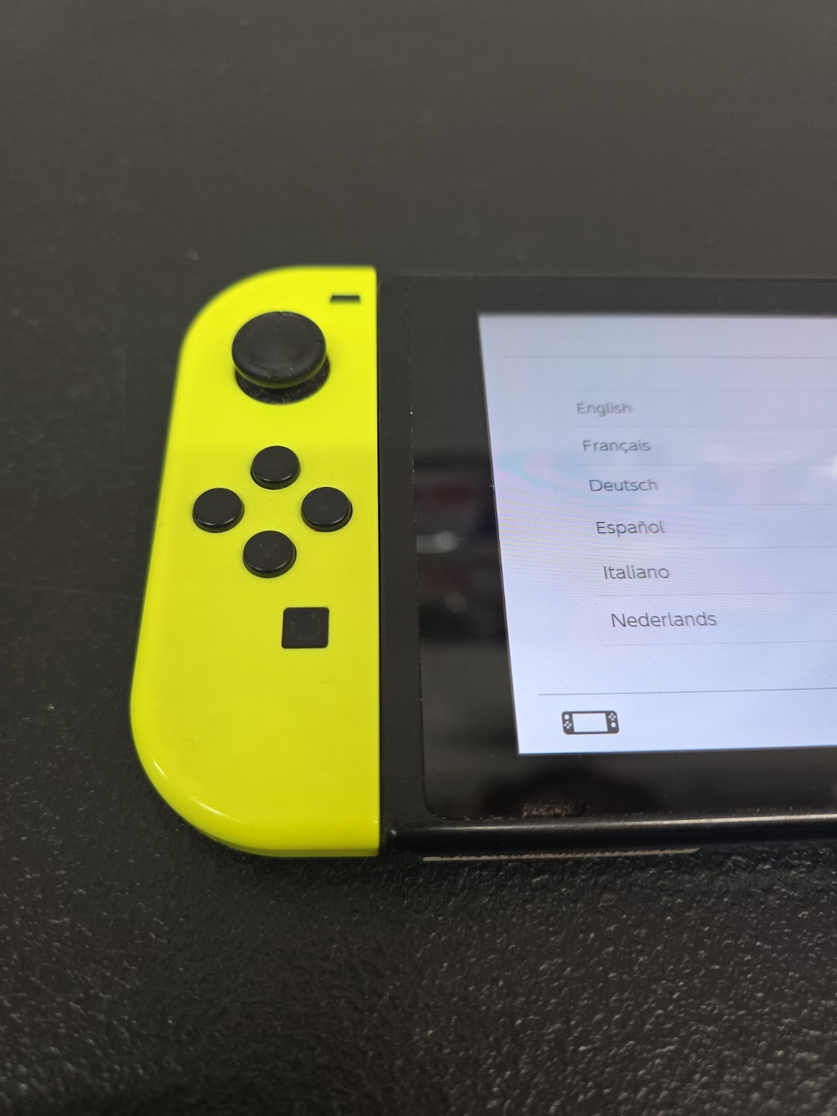 Nintendo HAC00101 Handheld System – Black & Neon Yellow Joy Cons! Gen. 1. BN18