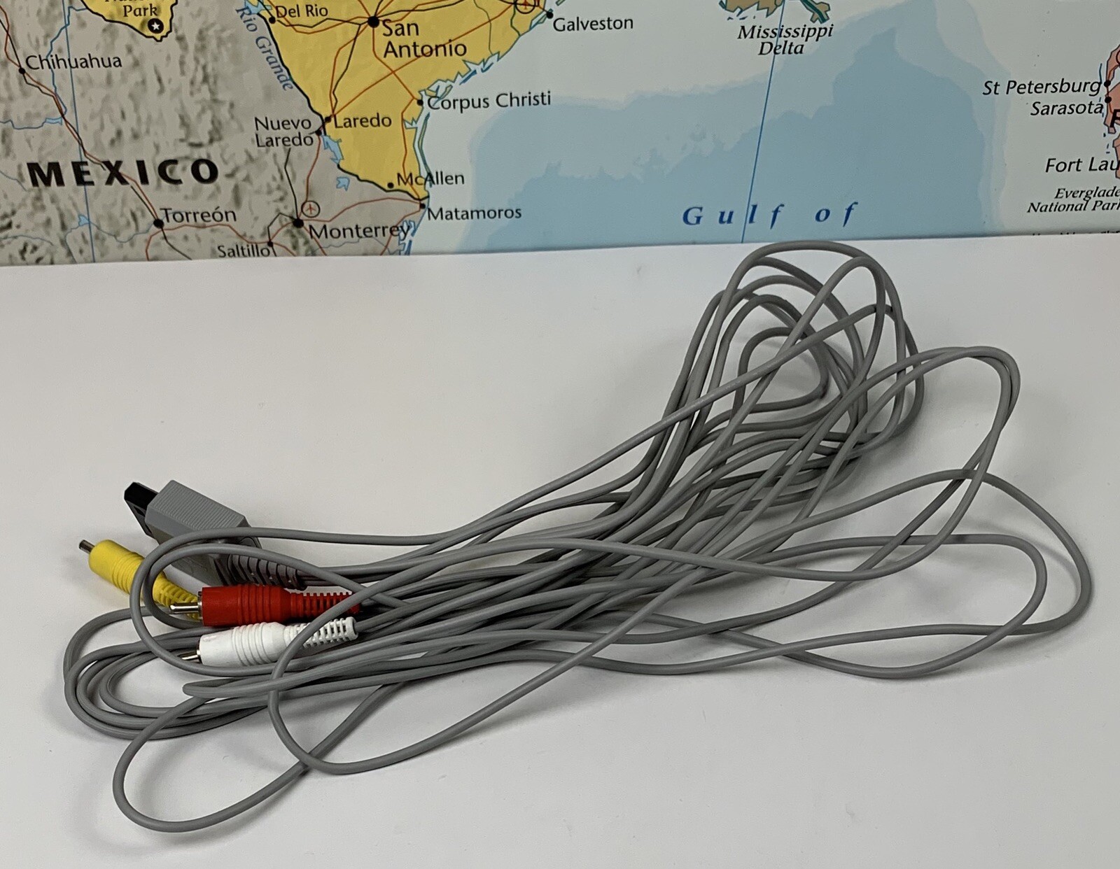SHIPS SAME DAY OEM Nintendo Audio Video A/V Stereo RCA Cable Cord Nintendo Wii