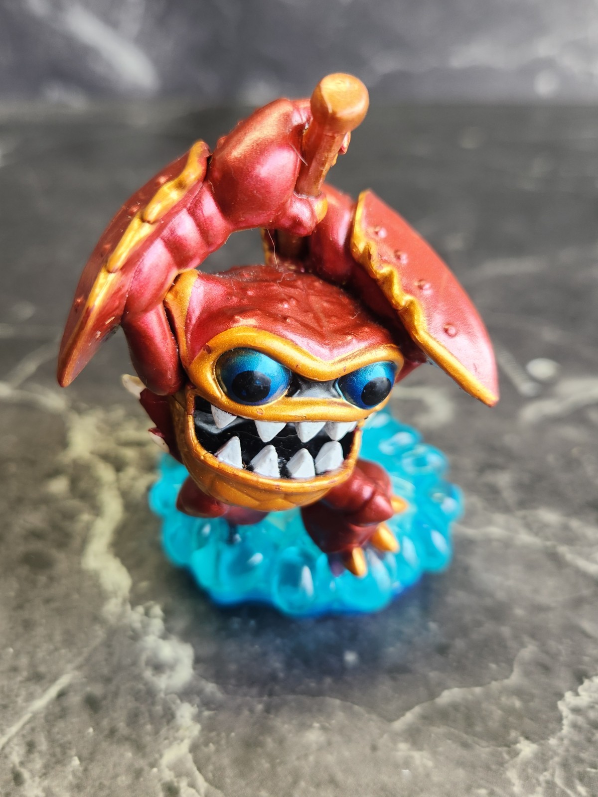 Lot Of 15 Assorted Skylanders Figures W/ Green Carrying Case Swap Force/Disney.