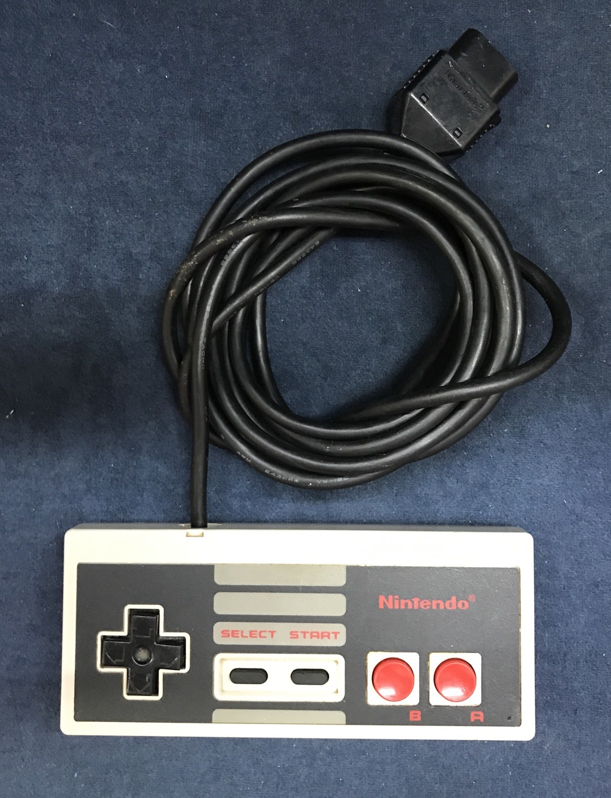 Nintendo NES-001 Classic Edition — Mini Console + 1 Controller