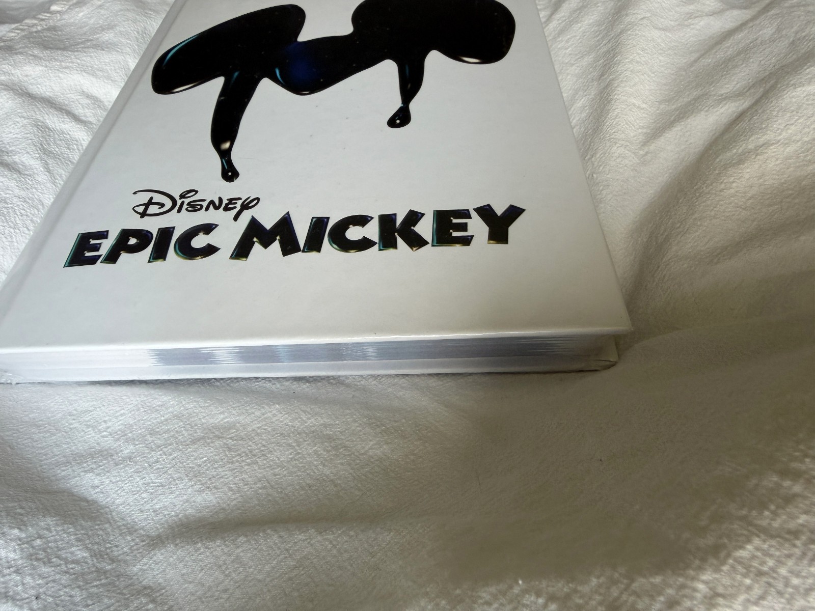 Disney Epic Mickey Collector’s Edition Strategy Guide Hardcover & Art Cell – NEW
