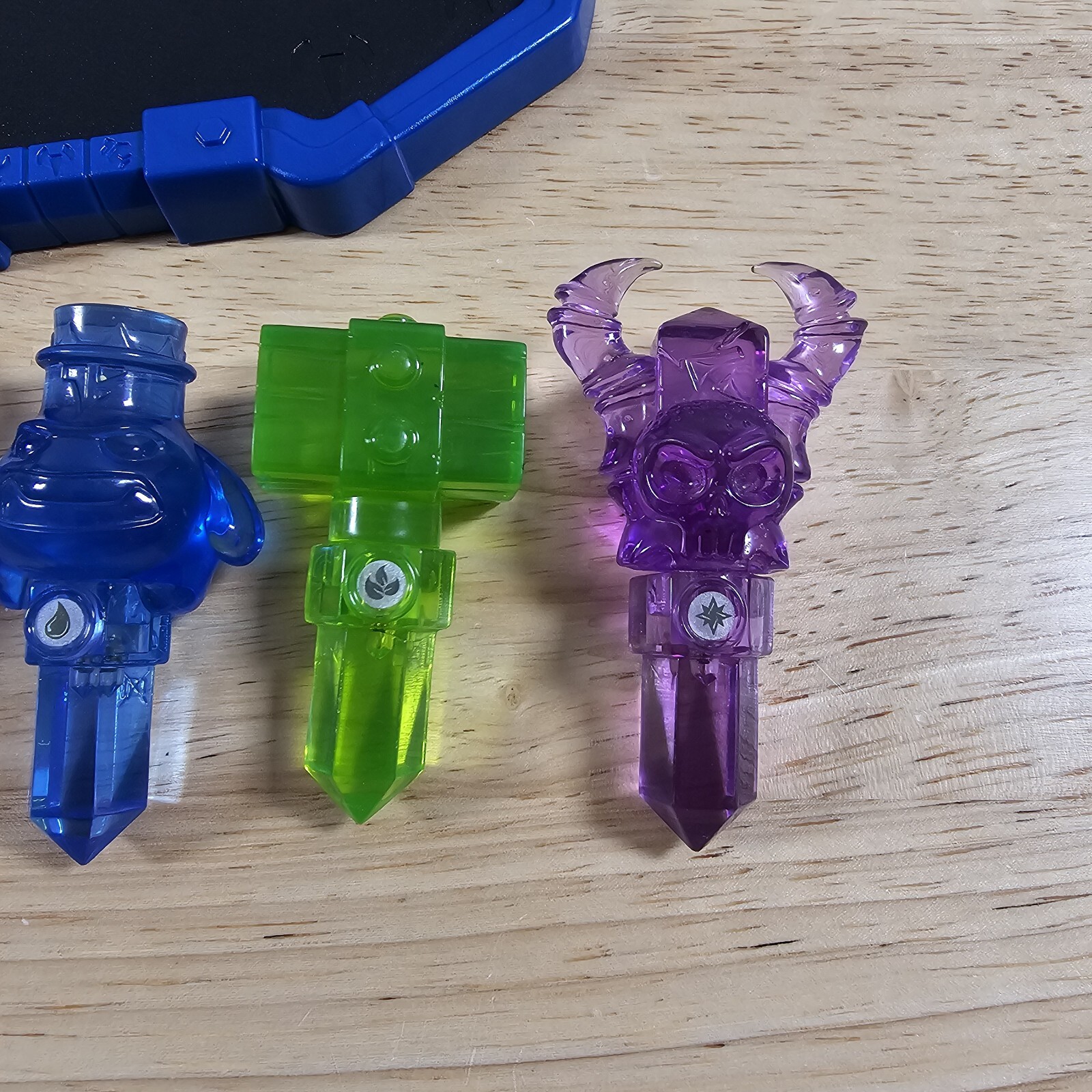 SKYLANDERS PORTAL of POWER 0000655 & 5 TRAP TEAM CRYSTALS