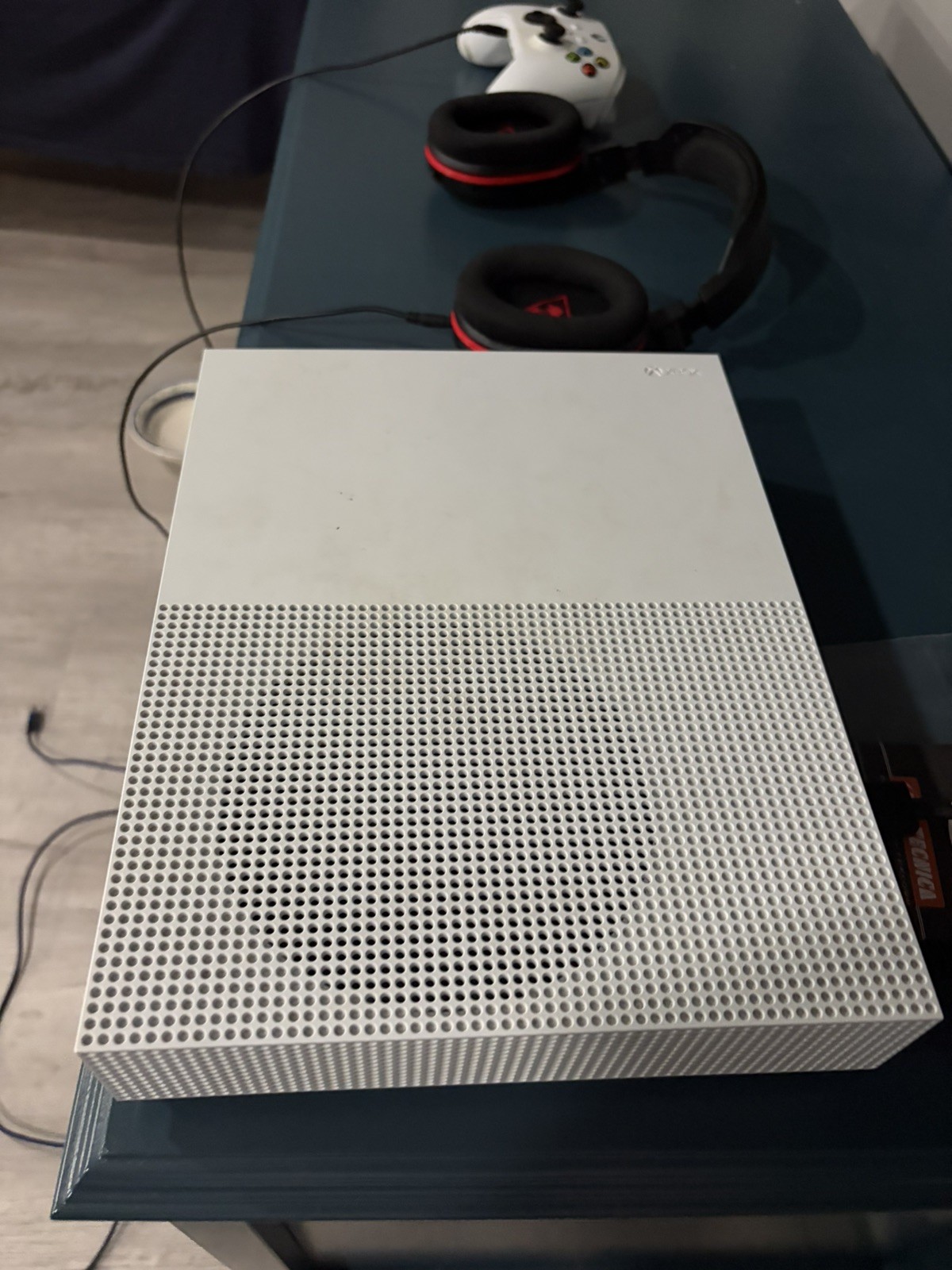 Microsoft Xbox One S 500GB 4K UHD White Console w/ White Controller HDMI Cable