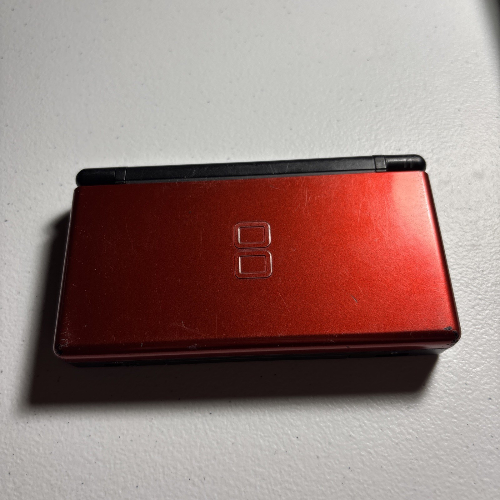 Nintendo DS Lite Crimson Handheld w oem charger-Red/Black(plus game)(no stylus)