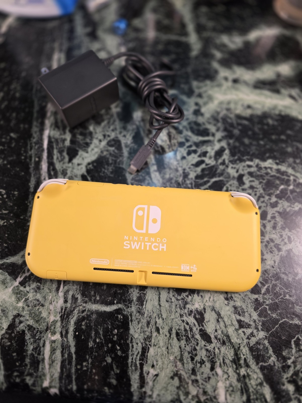 Nintendo Switch Lite Yellow Console Mint Condition w/ScreenProtector +Charger