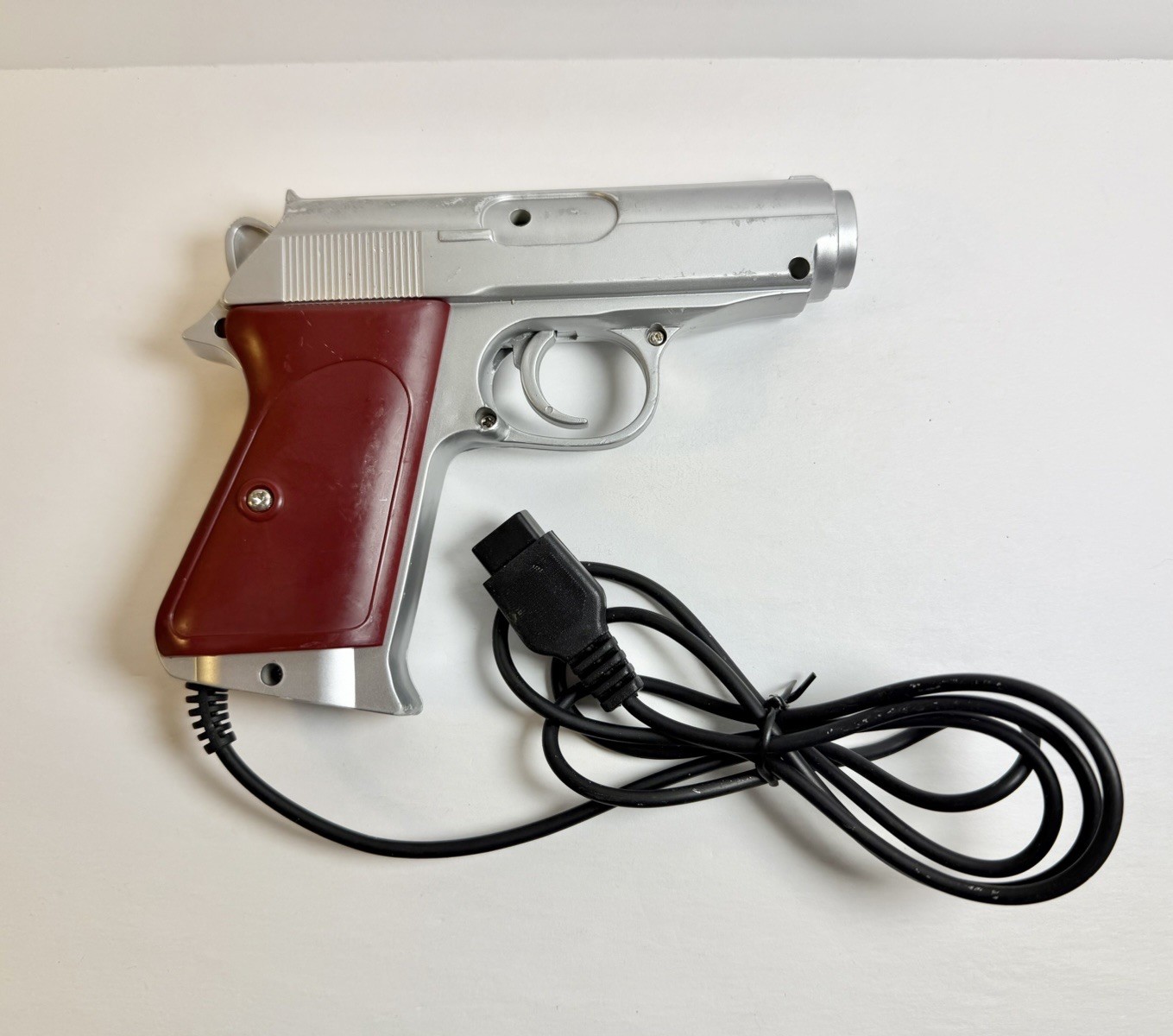 Sega Genesis Light Gun Whte/Red Pistol 3rd Party Controller 9 Pin Untested