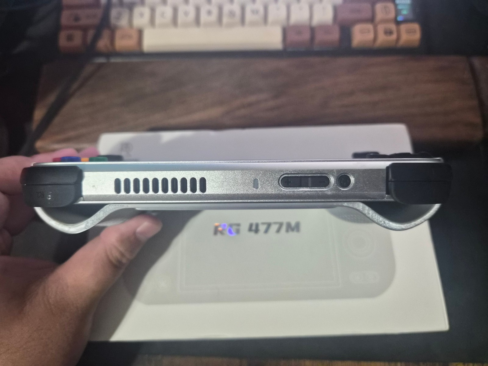 Anbernic RG 477M Silver 12GB RAM 256GB | Stacked Shoulder Buttons | GammaOS