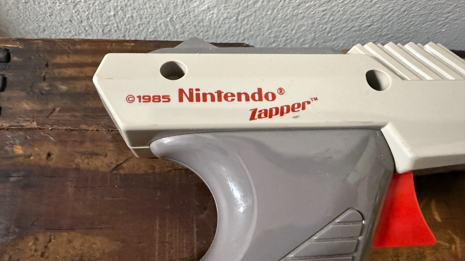 Nintendo NES Zapper Light Gun GRAY Authentic NES-005 Original 1985 PRICE DROP