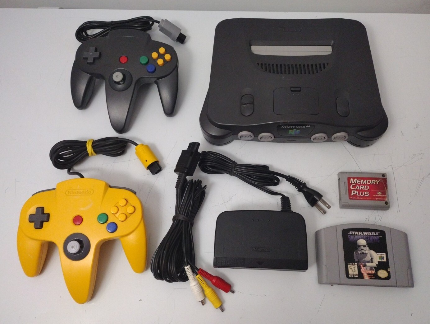 Nintendo 64 N64 NUS-001 console with 2 Controllers + Cables + Game + Memory Card