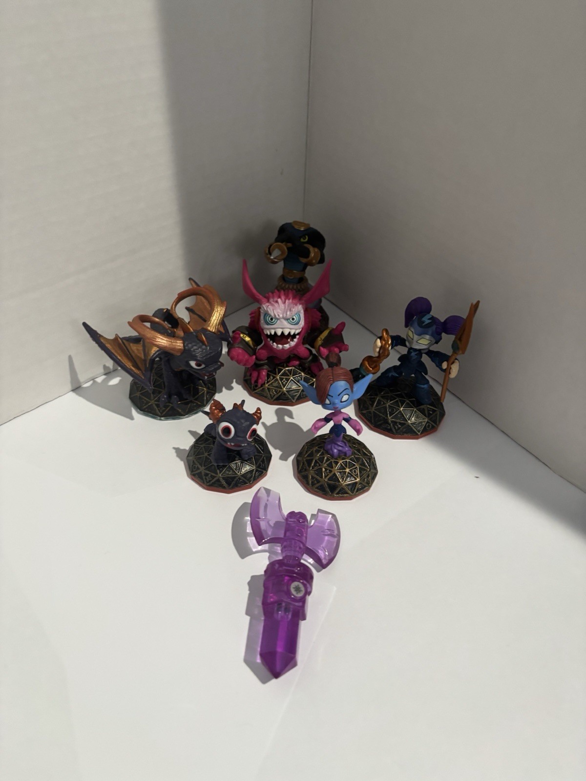 A large batch of skylanders Check The Description For More Info