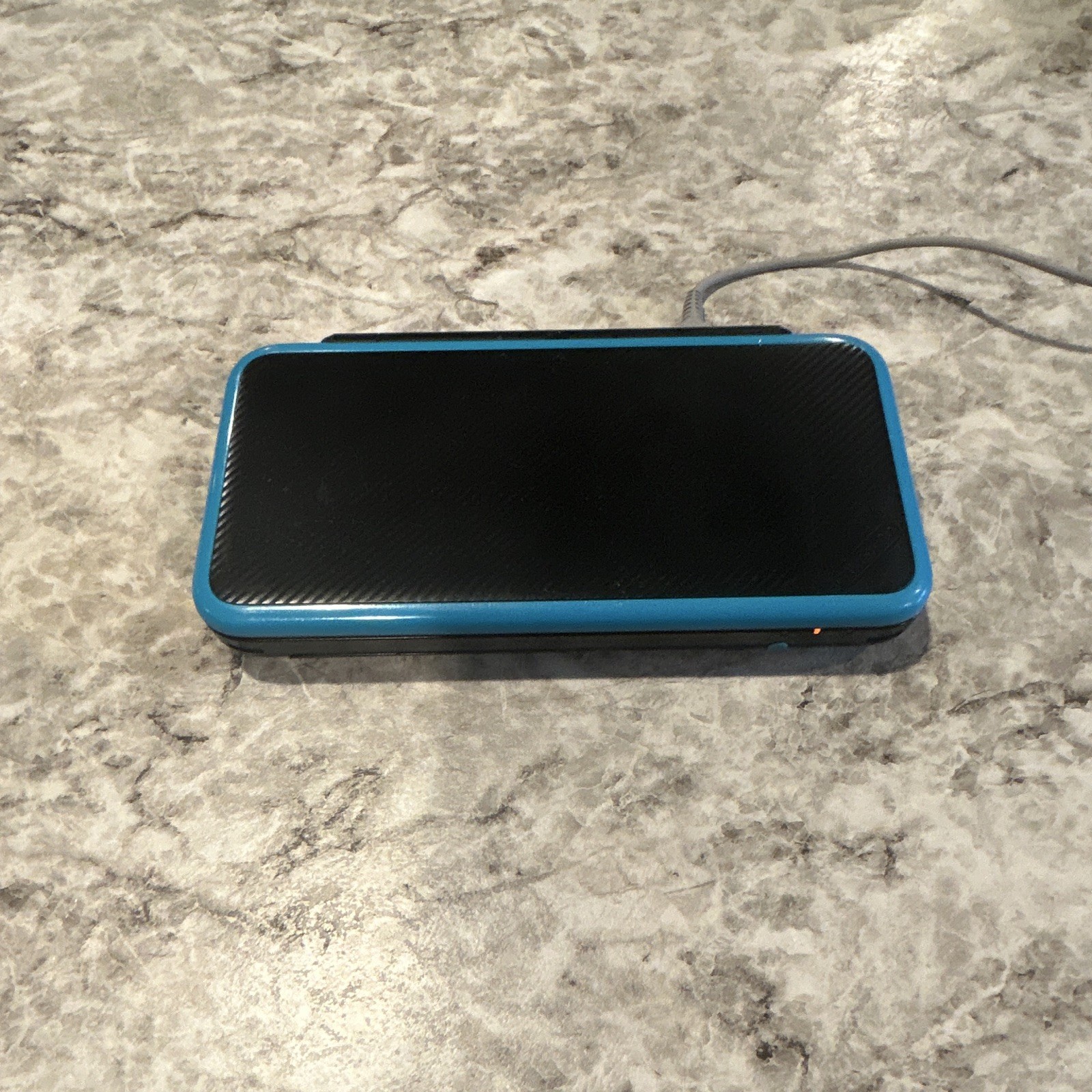 Nintendo New 2DS LL Black/Blue Shoulder Button Broken
