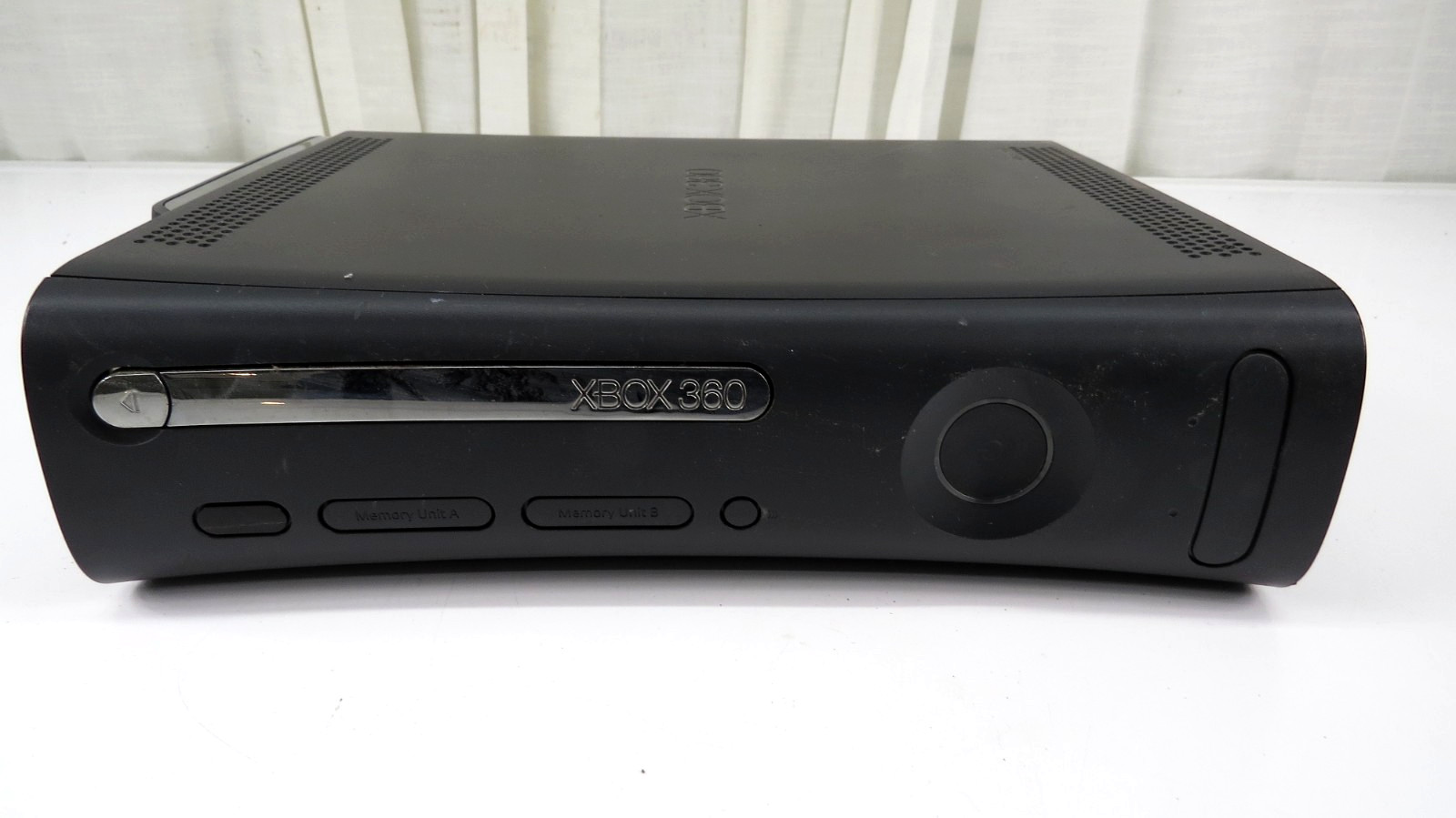 Microsoft Xbox 360 ELITE Original Console 120GB Hard Drive W/Accessories