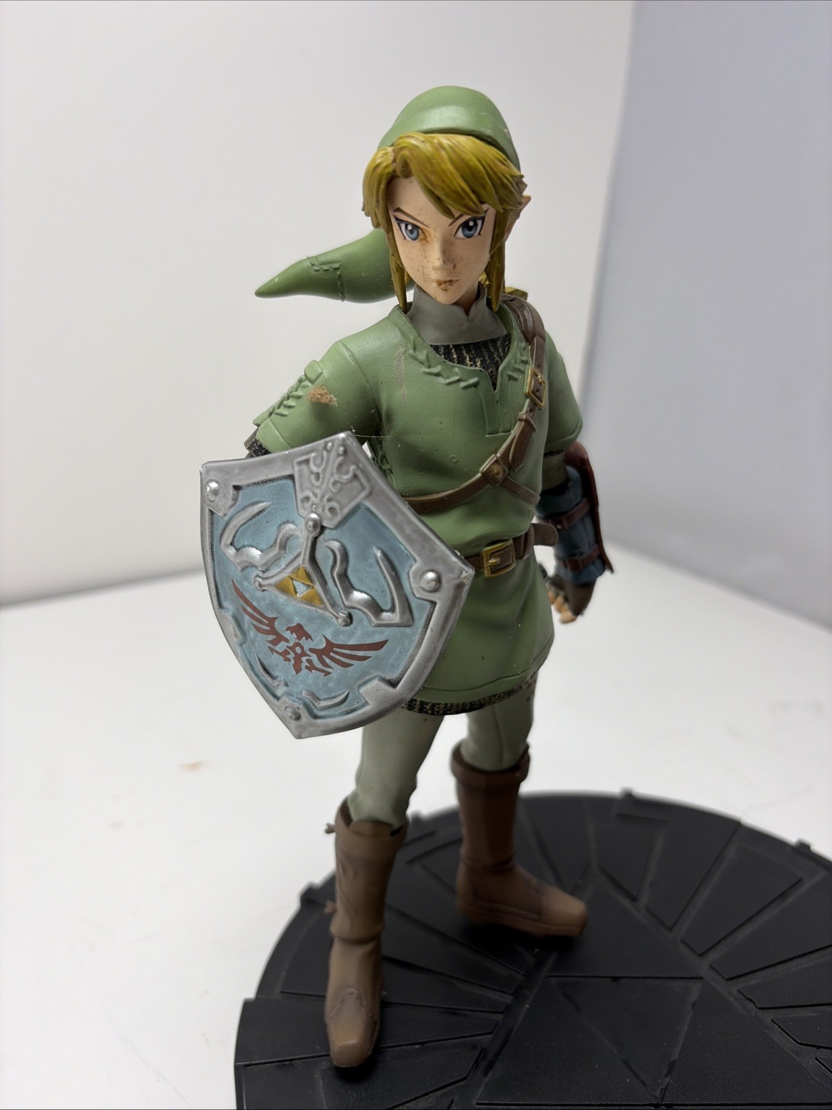 Legend of Zelda: Twilight Princess Dark Horse Deluxe Link Statue, Pre-Owned READ