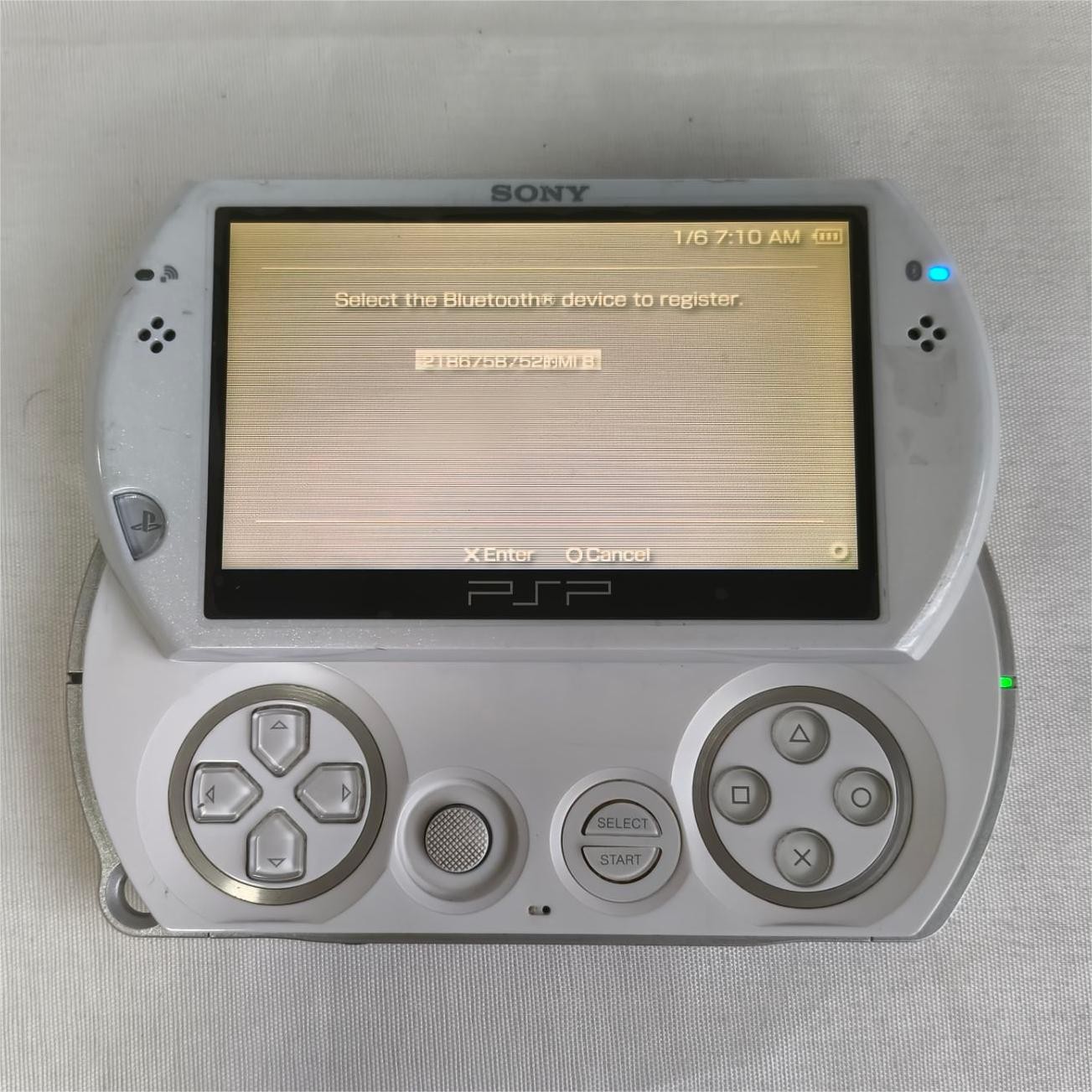 Sony PSP GO console White with Charger PSP-N1004 New screen with protect tested