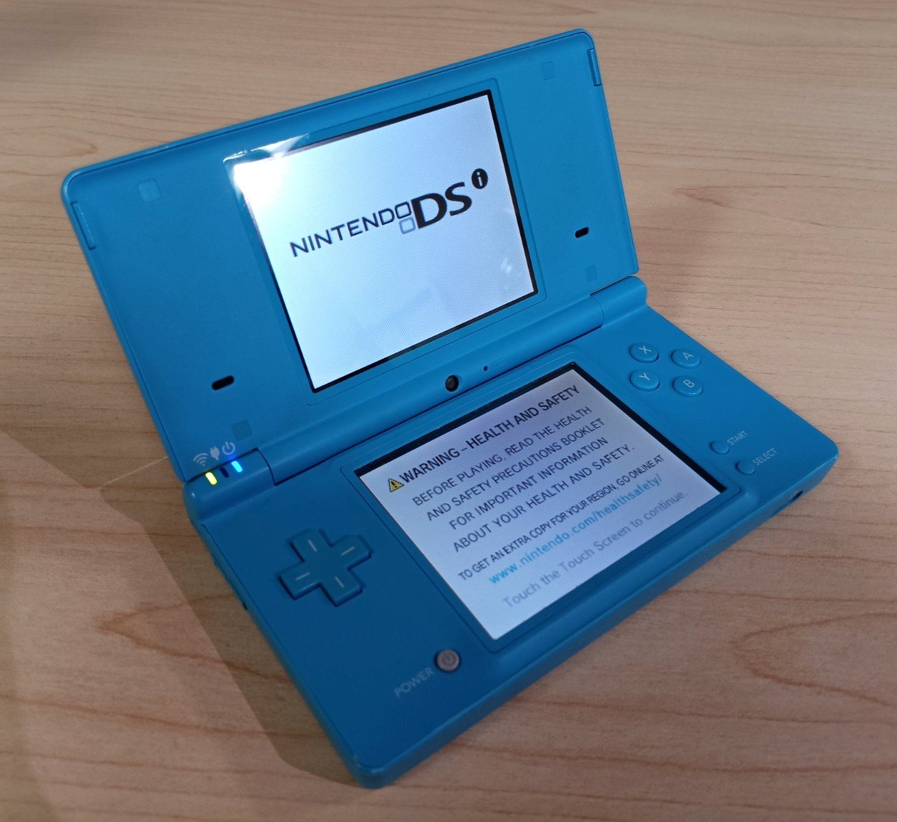 Nintendo DSi light blue console bundle w/ 5 games & charger- Tested