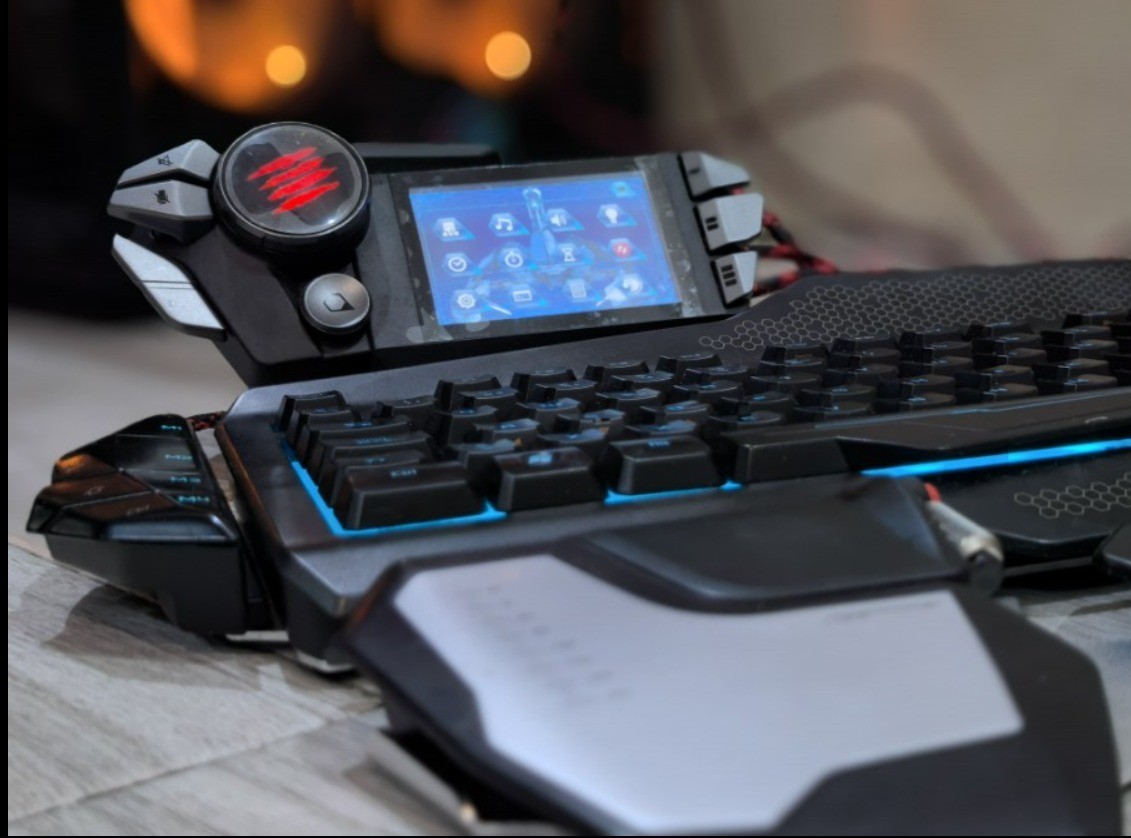 Mad Catz STRIKE 7 Modular PC Gaming Keyboard VENOM Touchscreen Open Box