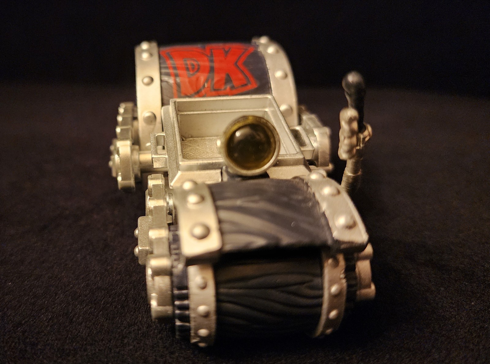 Skylanders Superchargers – Dark Donkey Kong and Barrel Blaster Figure