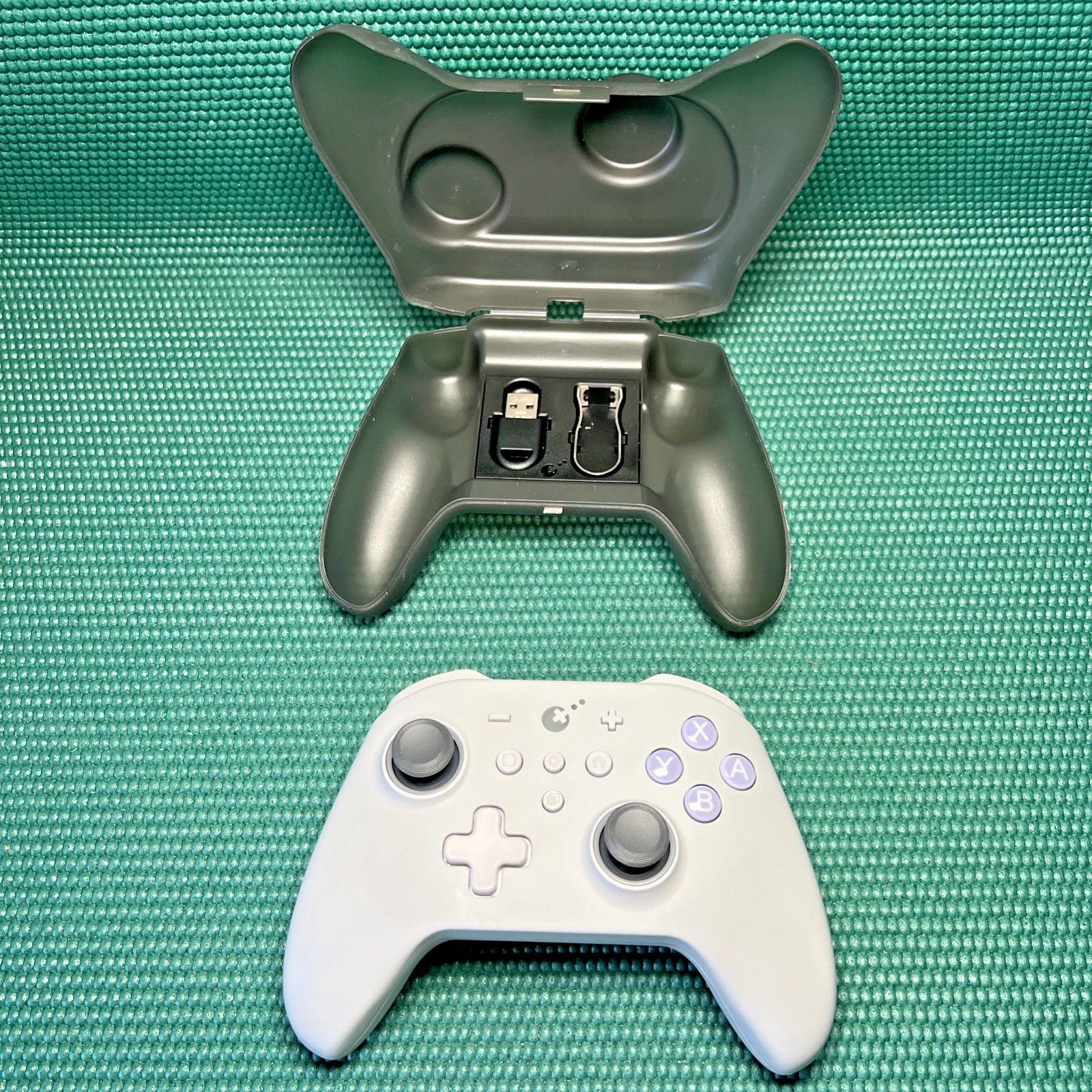 GuliKit KK3 Max Wireless/Wired Controller for PC Phone & Switch (Retro Gray)