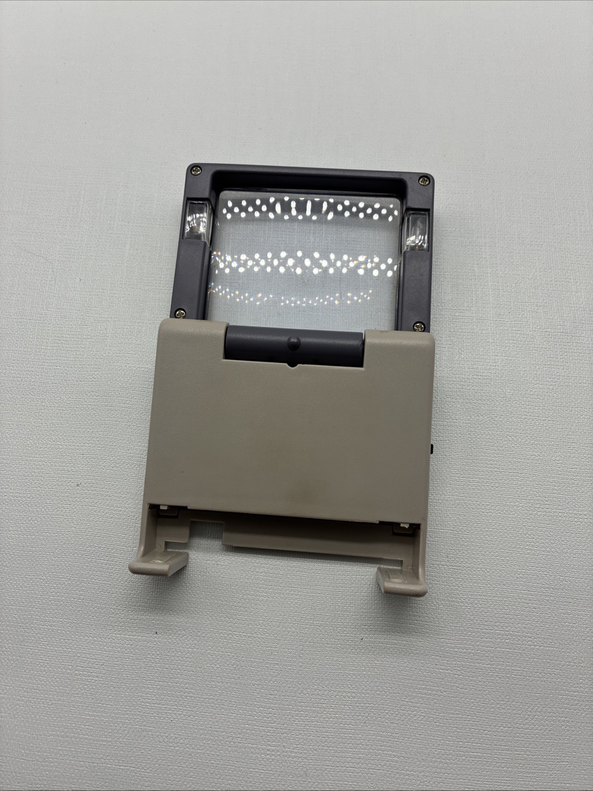 Mad Catz Nintendo Gameboy Screen Light And Magnifier Attachment 1 light out