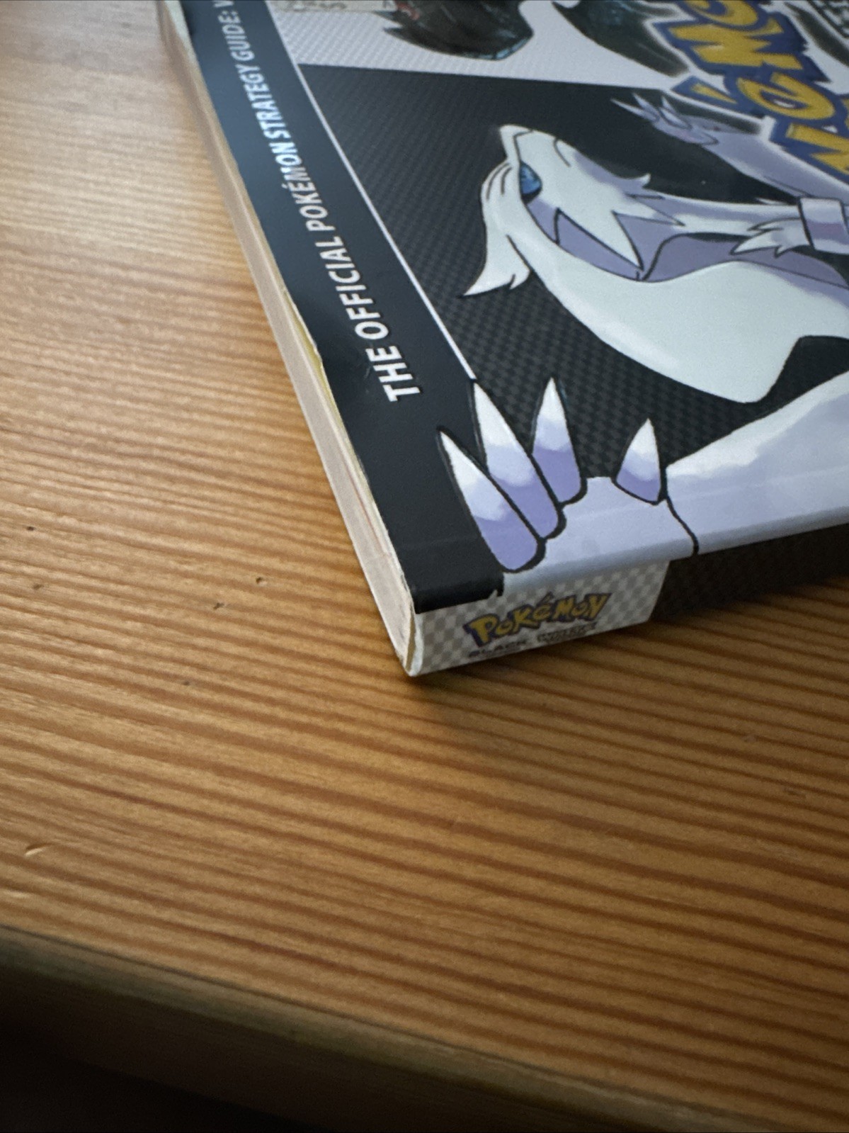 Pokémon Black and white official strategy guide vol 1 *No poster