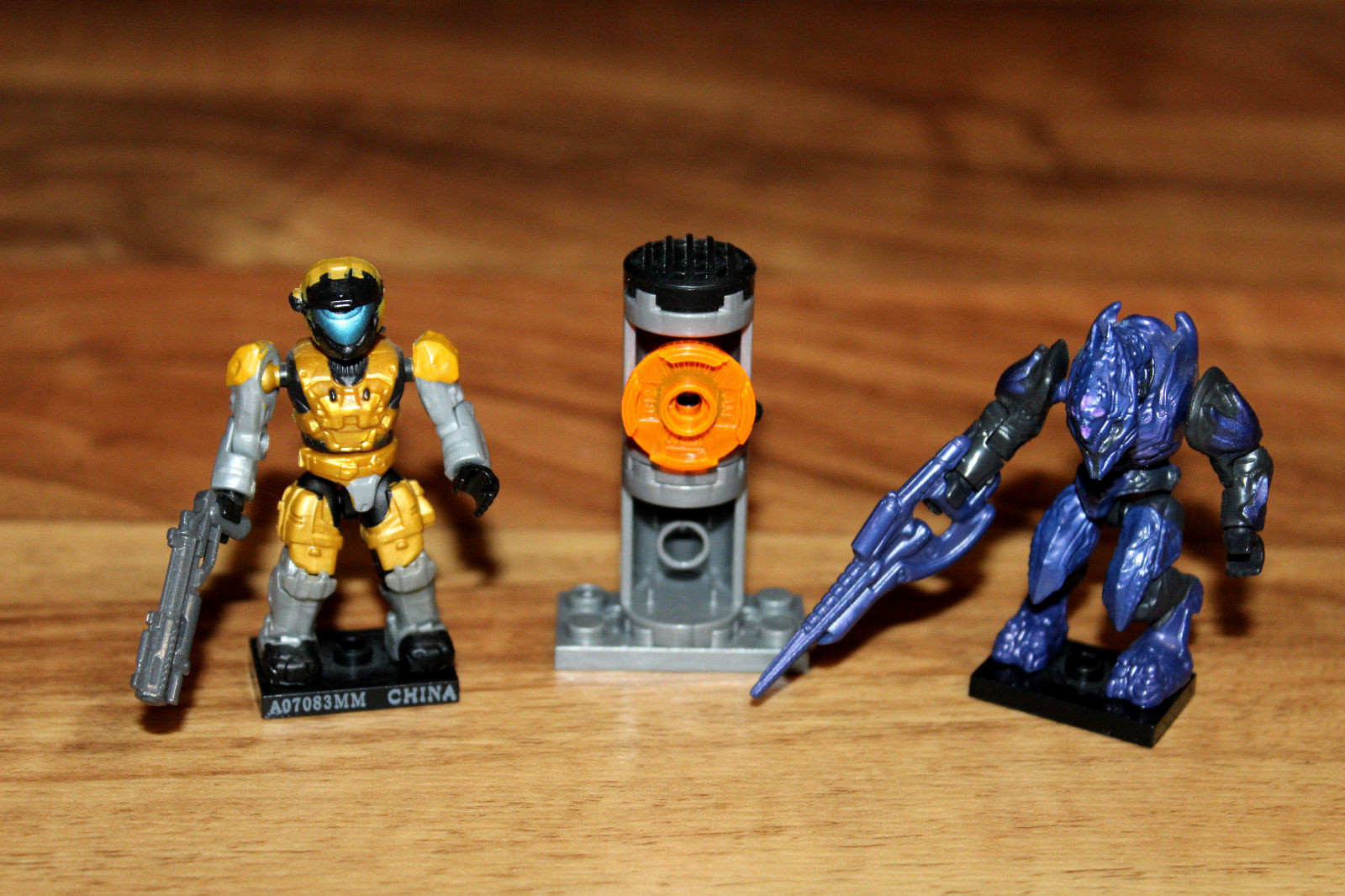 Mega Bloks Mega Construx Halo Figure Set Spartan Yellow Purple Orange Gold Grey