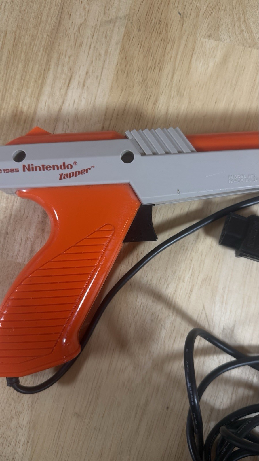 Original 1985 Orange Nintendo NES Zapper Duck Hunt Gun NES-005 OEM Light Gun