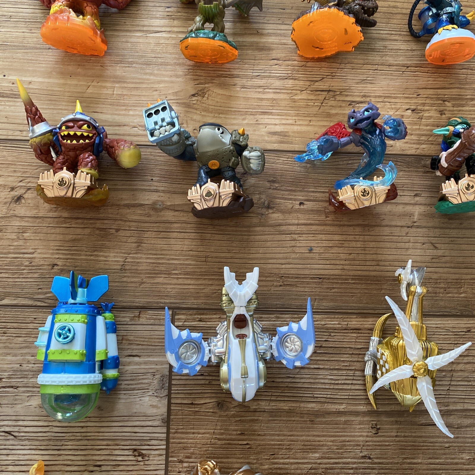 Activision Skylanders 32 Figure / Vehicle Lot 1 Portal 1 Case Crusher, Swarm