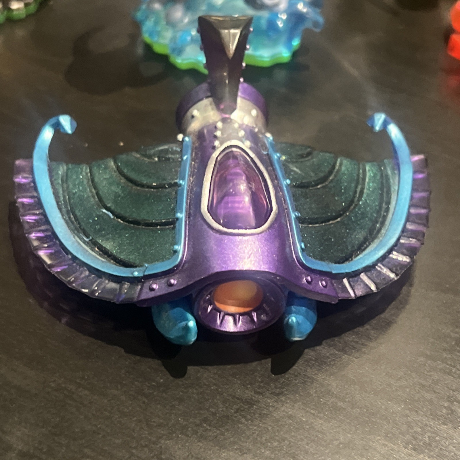 Skylanders Figures and Crystal Traps Vehicle w Skylanders Giants Carrying Bag
