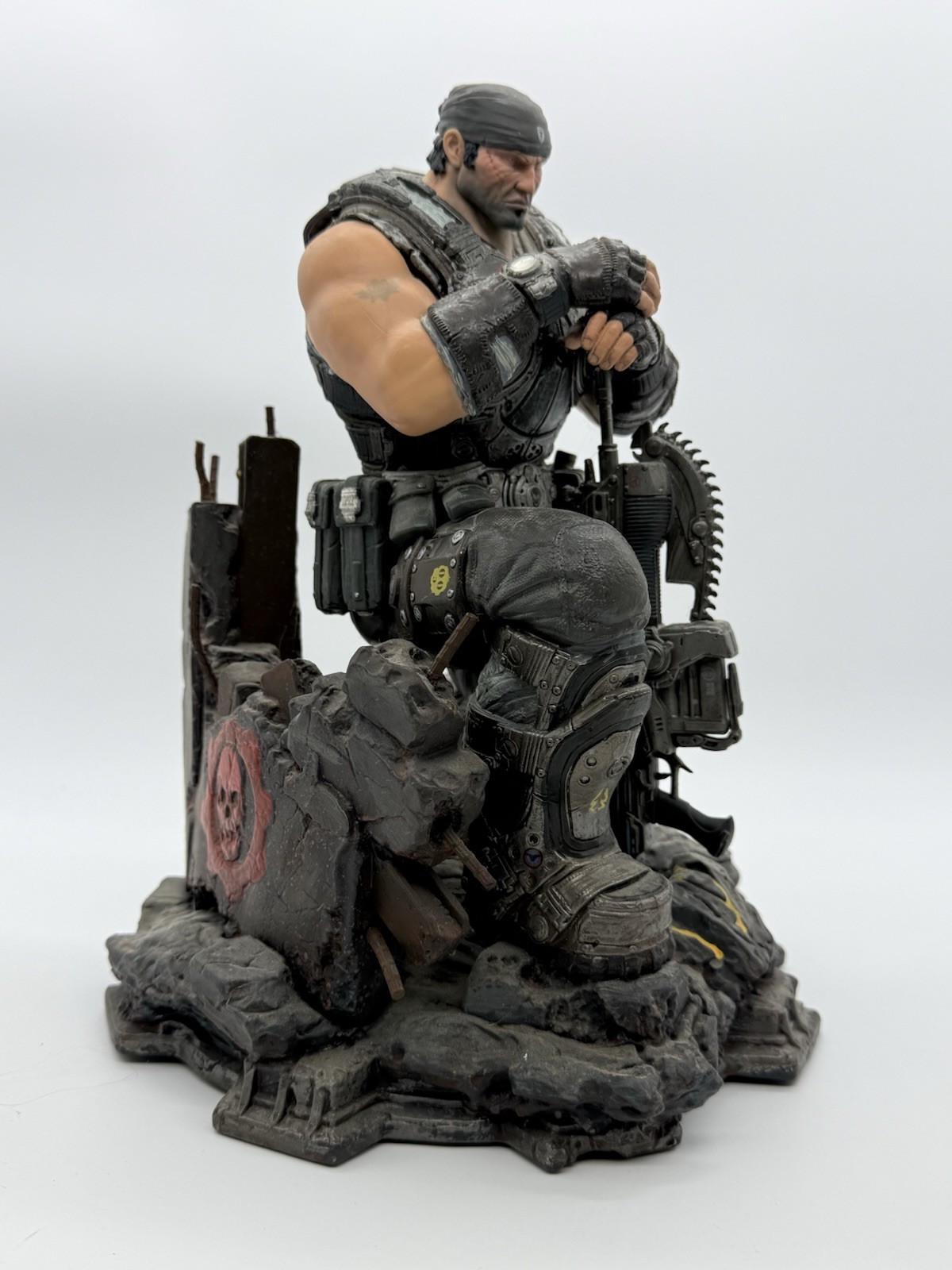 Microsoft Gears of War Marcus Fenix Detailed Sculpt Kneeling Statue Collectible