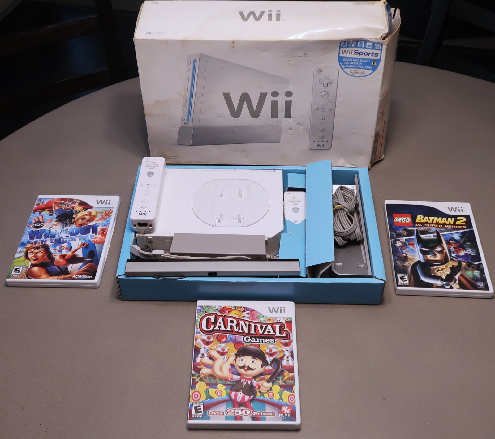 Nintendo Wii Console Wii Retro Game System w/ Original Box Lego Batman Carnival