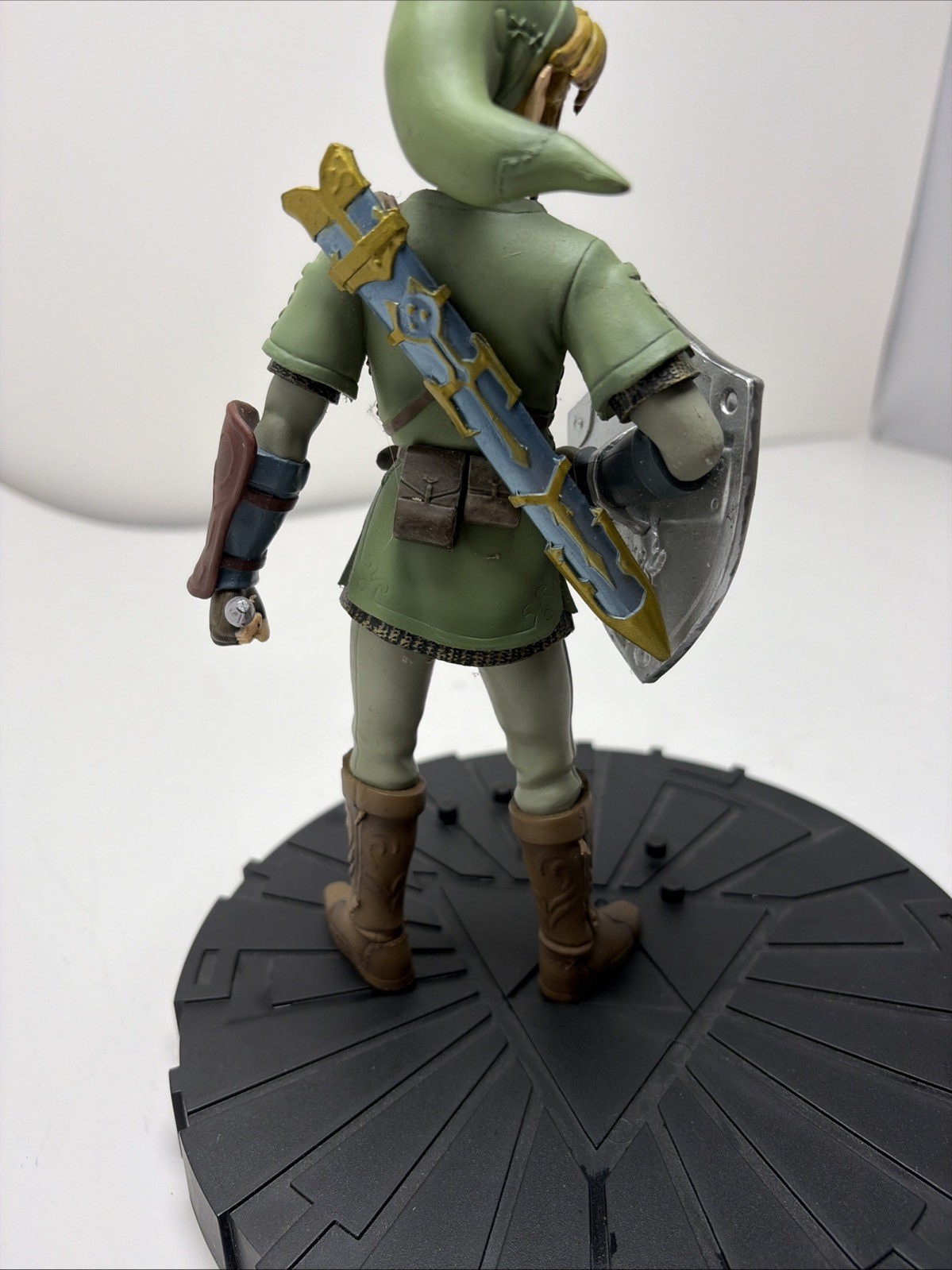 Legend of Zelda: Twilight Princess Dark Horse Deluxe Link Statue, Pre-Owned READ